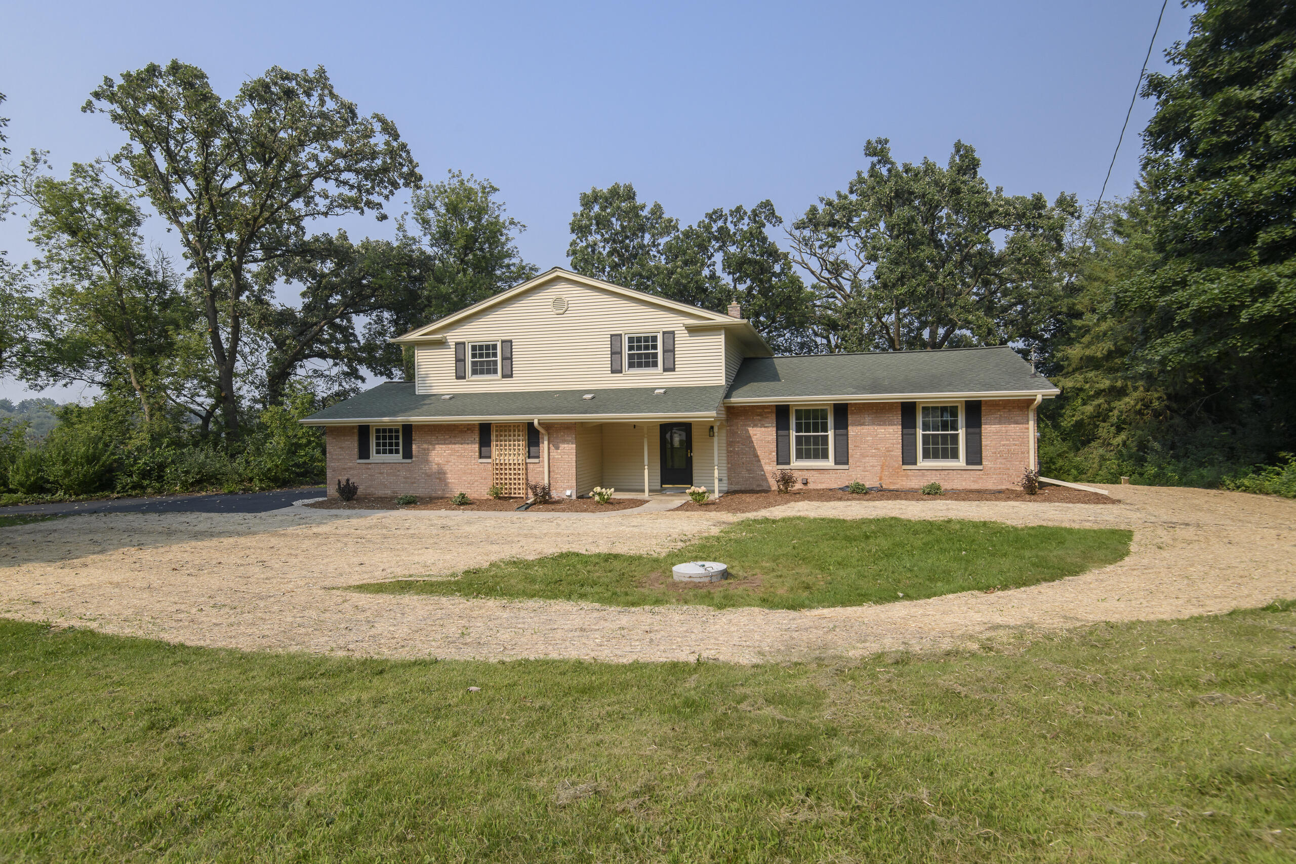 Wisconsin Lake Home for sale (MLS#: 1929446) at S95W23000  River Oaks Dr, in Vernon, Wisconsin. (33 of 51)