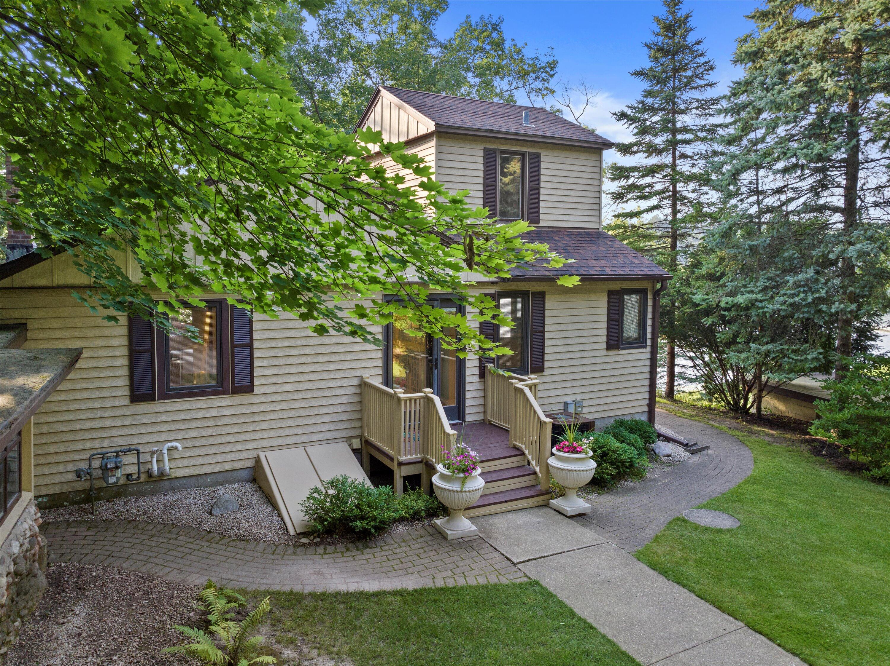 Wisconsin Lake Home for sale (MLS#: 1929537) at W329N6495  Forest Dr, in Merton, Wisconsin. (13 of 62)