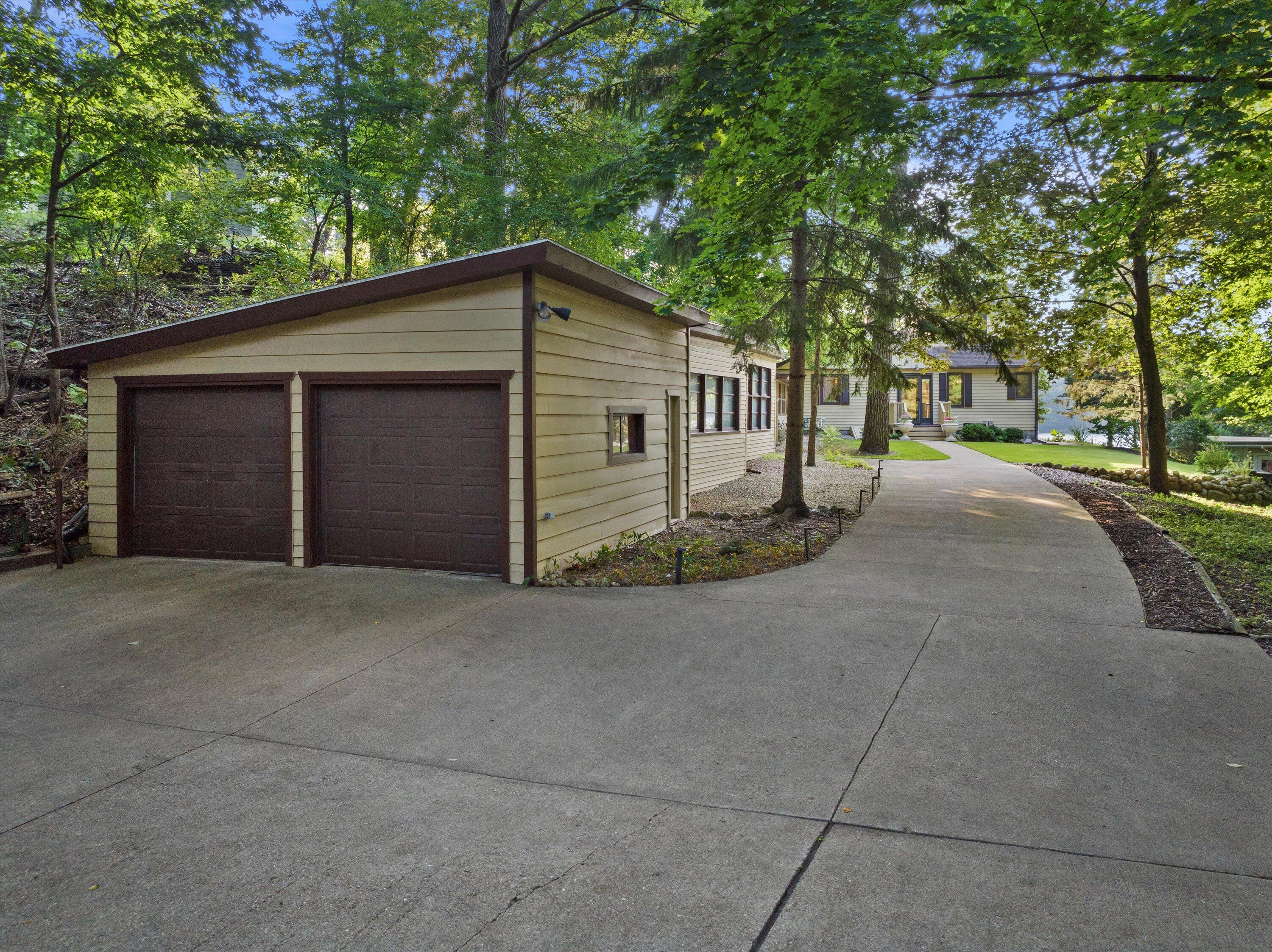 Wisconsin Lake Home for sale (MLS#: 1929537) at W329N6495  Forest Dr, in Merton, Wisconsin. (18 of 62)