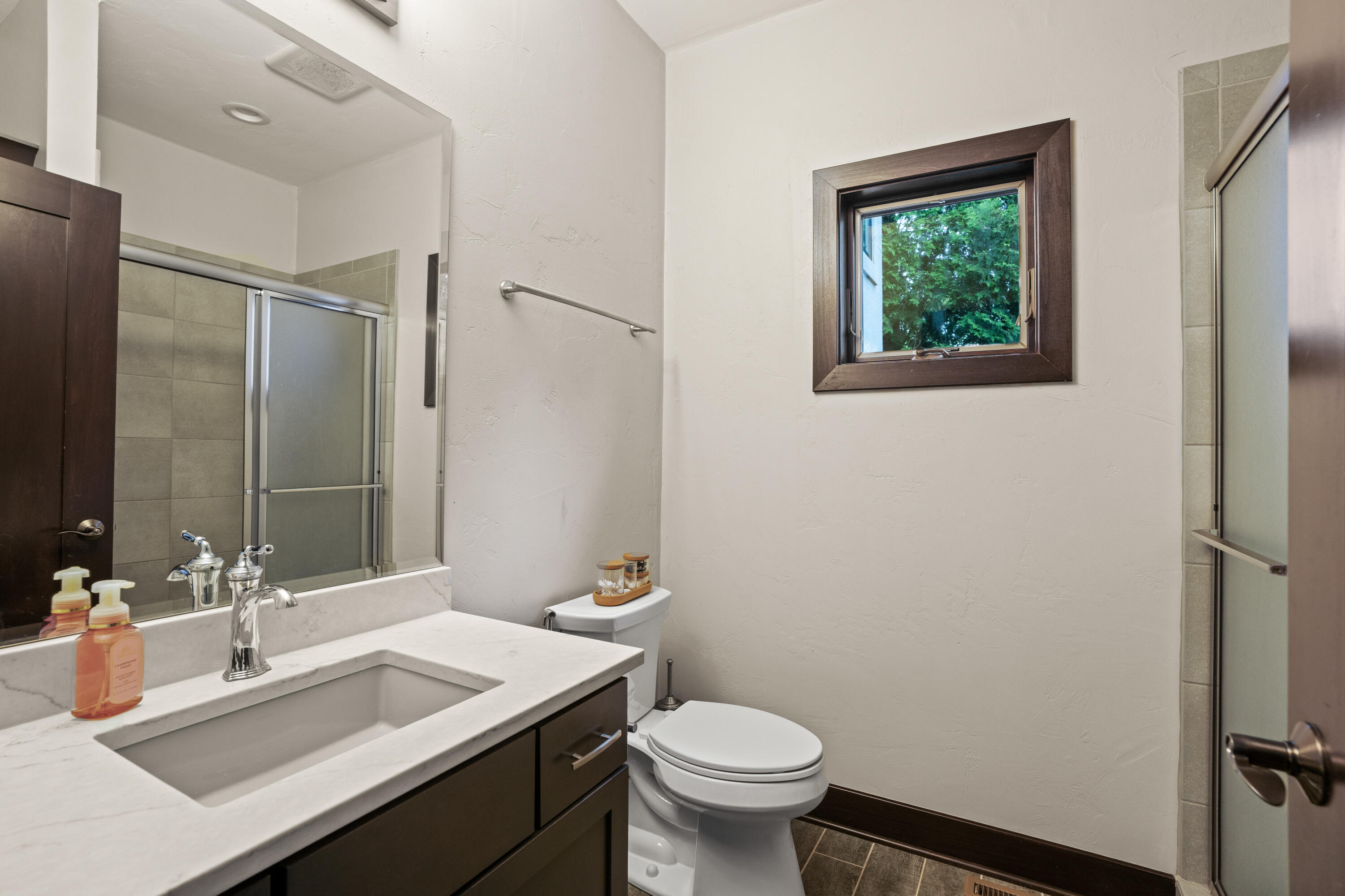 Wisconsin Lake Home for sale (MLS#: 1929642) at 12420 N Lake Shore Dr, in Mequon, Wisconsin. (61 of 88)