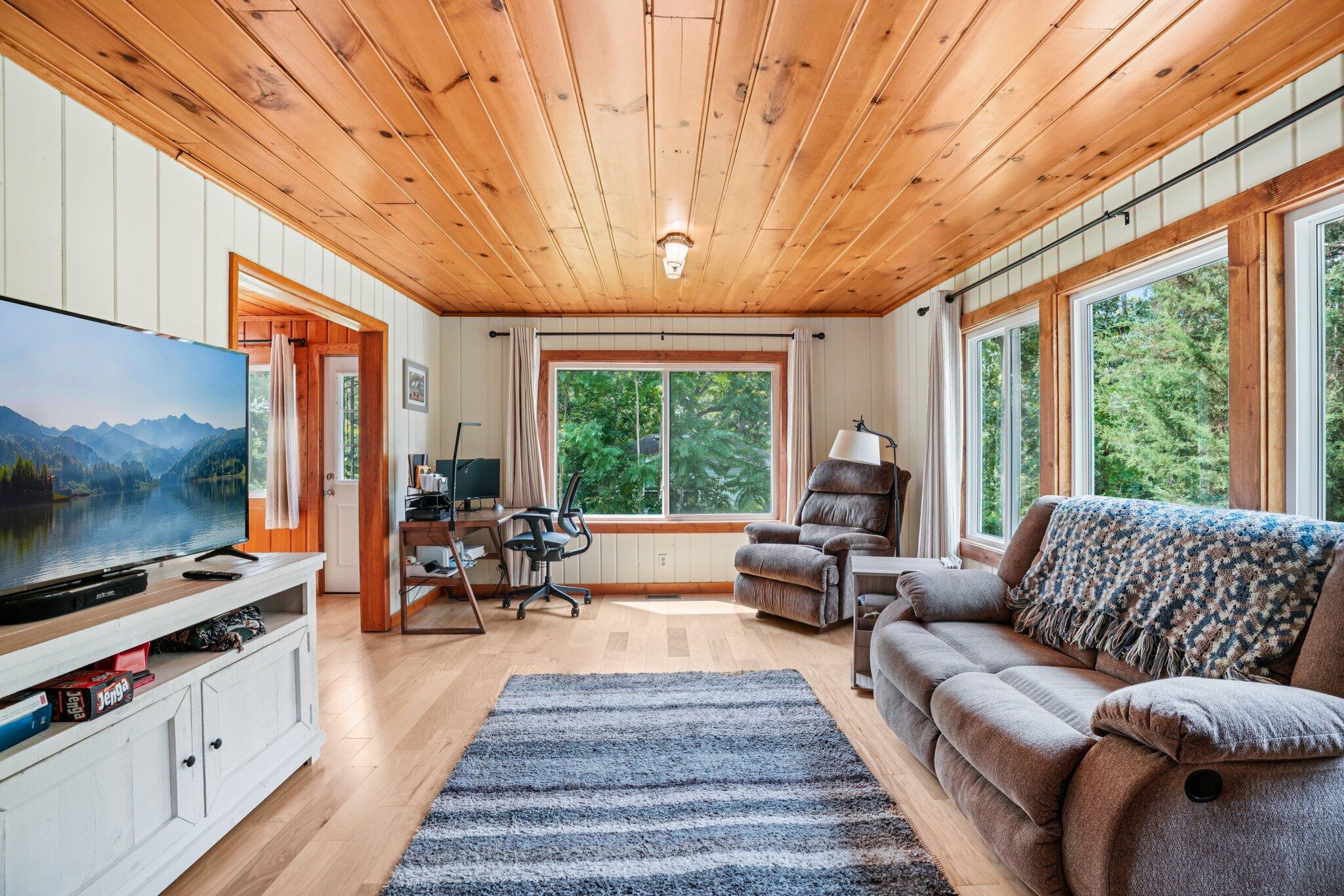 Wisconsin Lake Home for sale (MLS#: 1929751) at N3219  Cherry Rd, in Geneva, Wisconsin. (5 of 56)