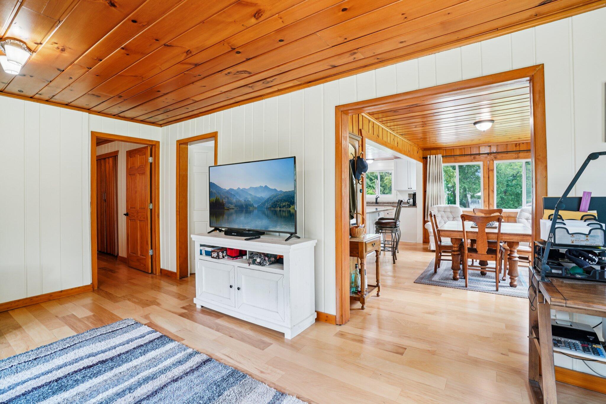 Wisconsin Lake Home for sale (MLS#: 1929751) at N3219  Cherry Rd, in Geneva, Wisconsin. (7 of 56)