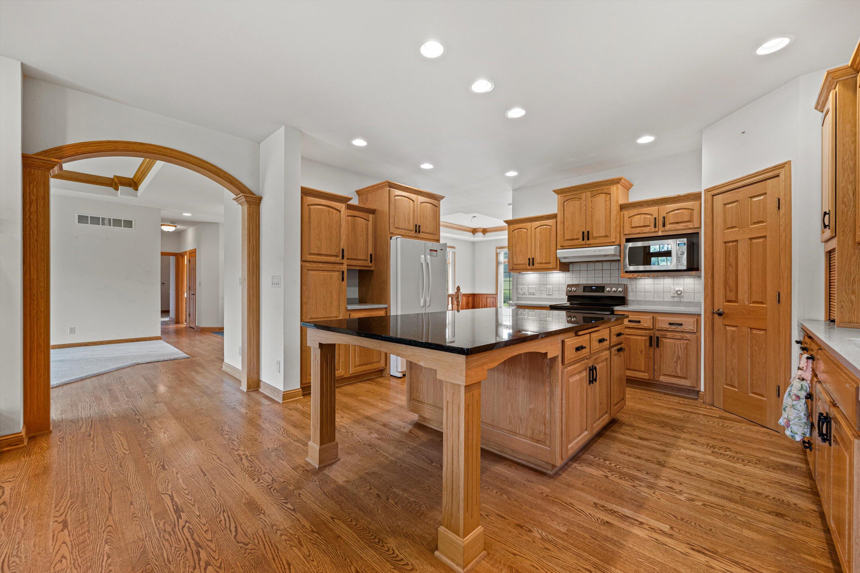 Wisconsin Lake Home for sale (MLS#: 1930044) at S94W23620  Kunzendorf Ct, in Vernon, Wisconsin. (37 of 68)