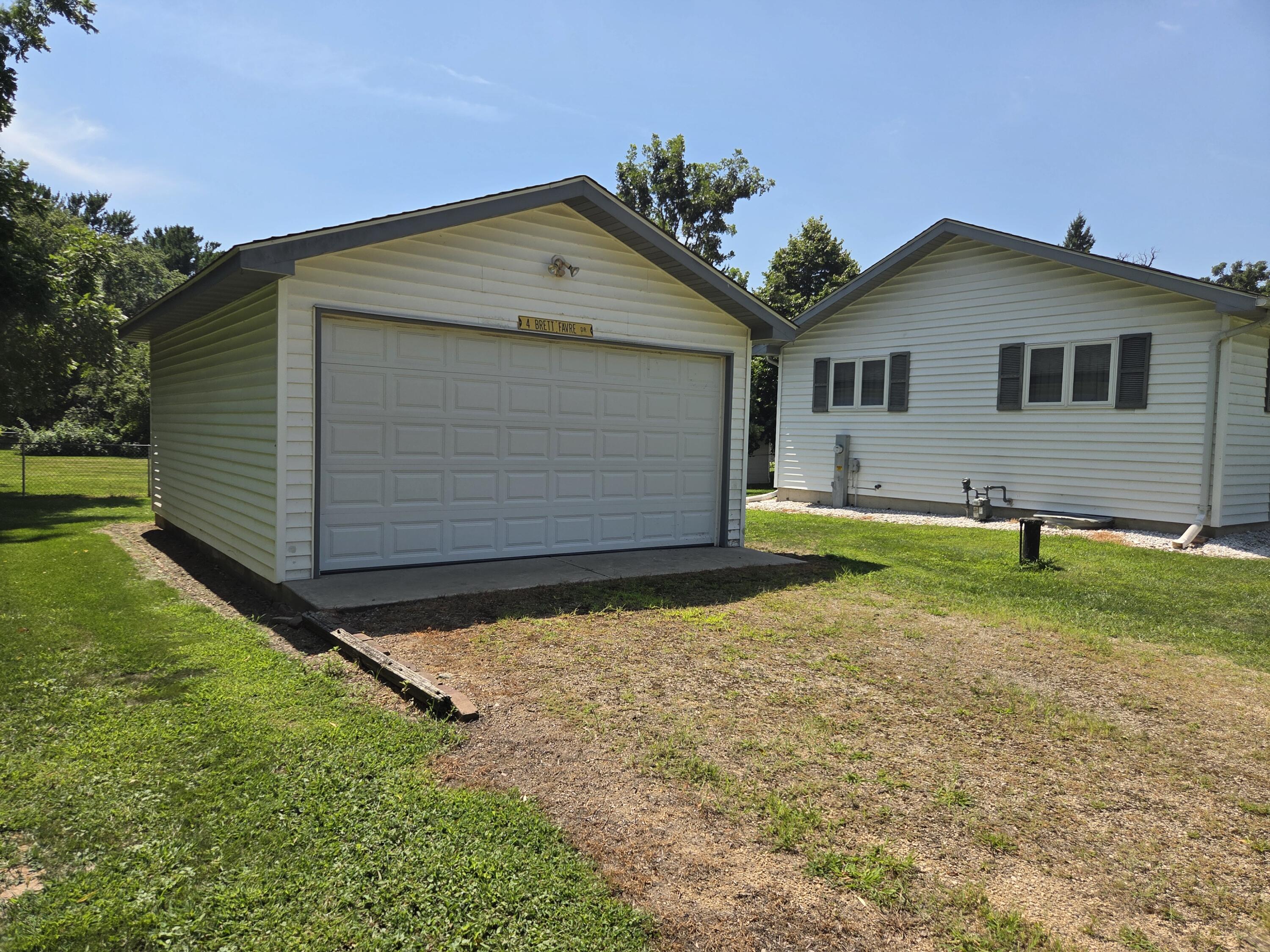 Wisconsin Lake Home for sale (MLS#: 1930482) at 4131  Maple Dr, in Delavan, Wisconsin. (4 of 31)