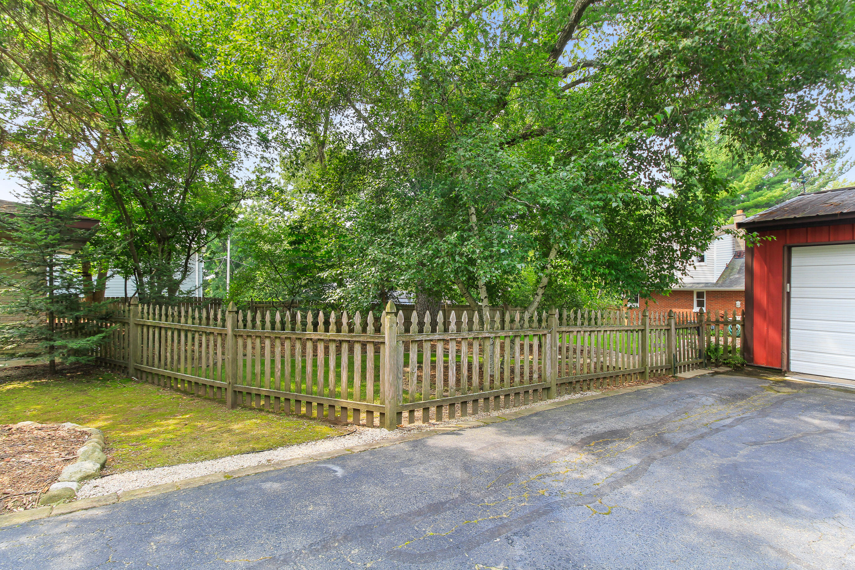 Wisconsin Lake Home for sale (MLS#: 1930549) at N8991  Miramar Dr N8993, in East Troy, Wisconsin. (32 of 84)