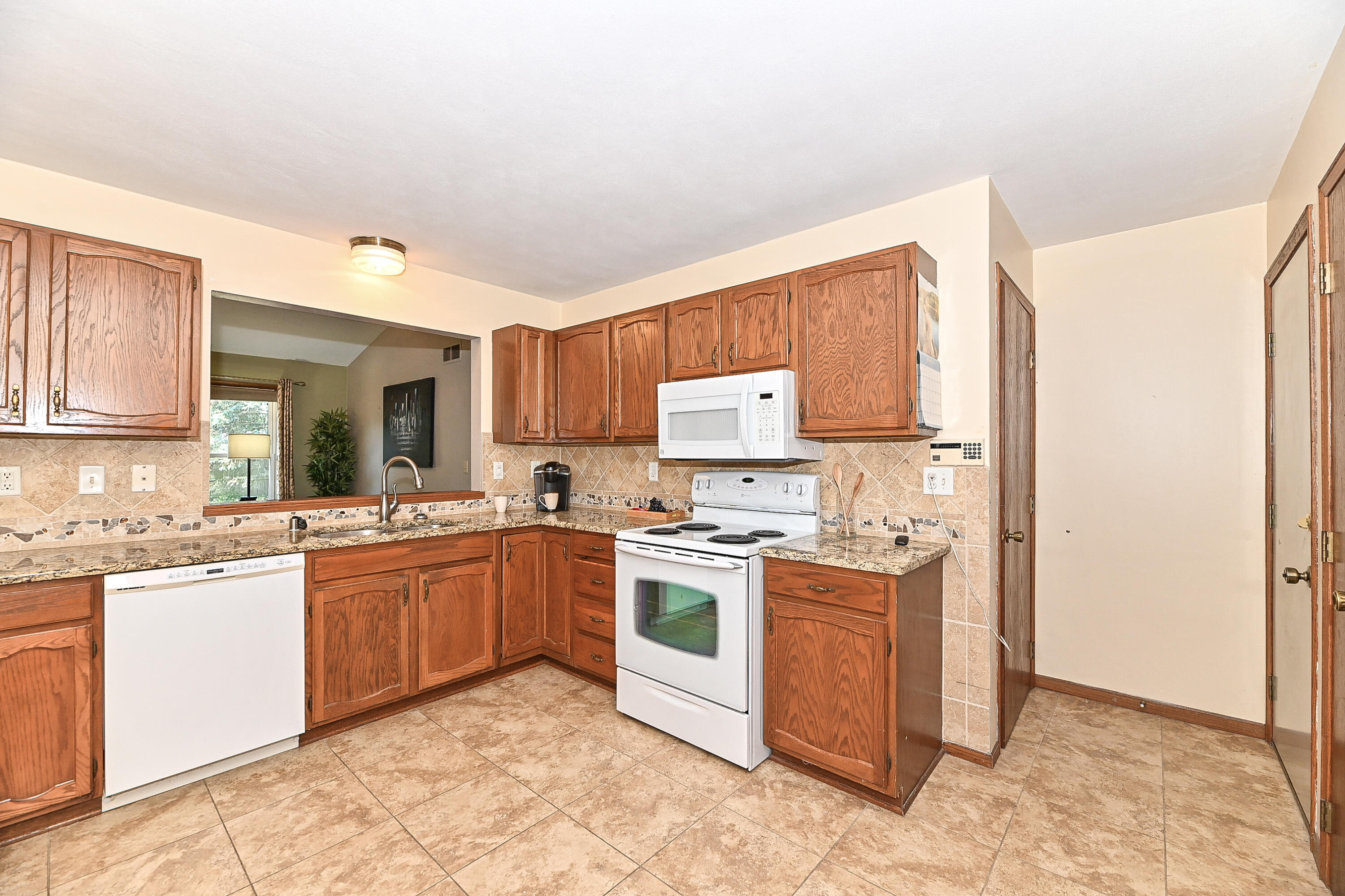 Wisconsin Lake Home for sale (MLS#: 1930579) at 4205 W Carmel Dr, in Franklin, Wisconsin. (7 of 23)