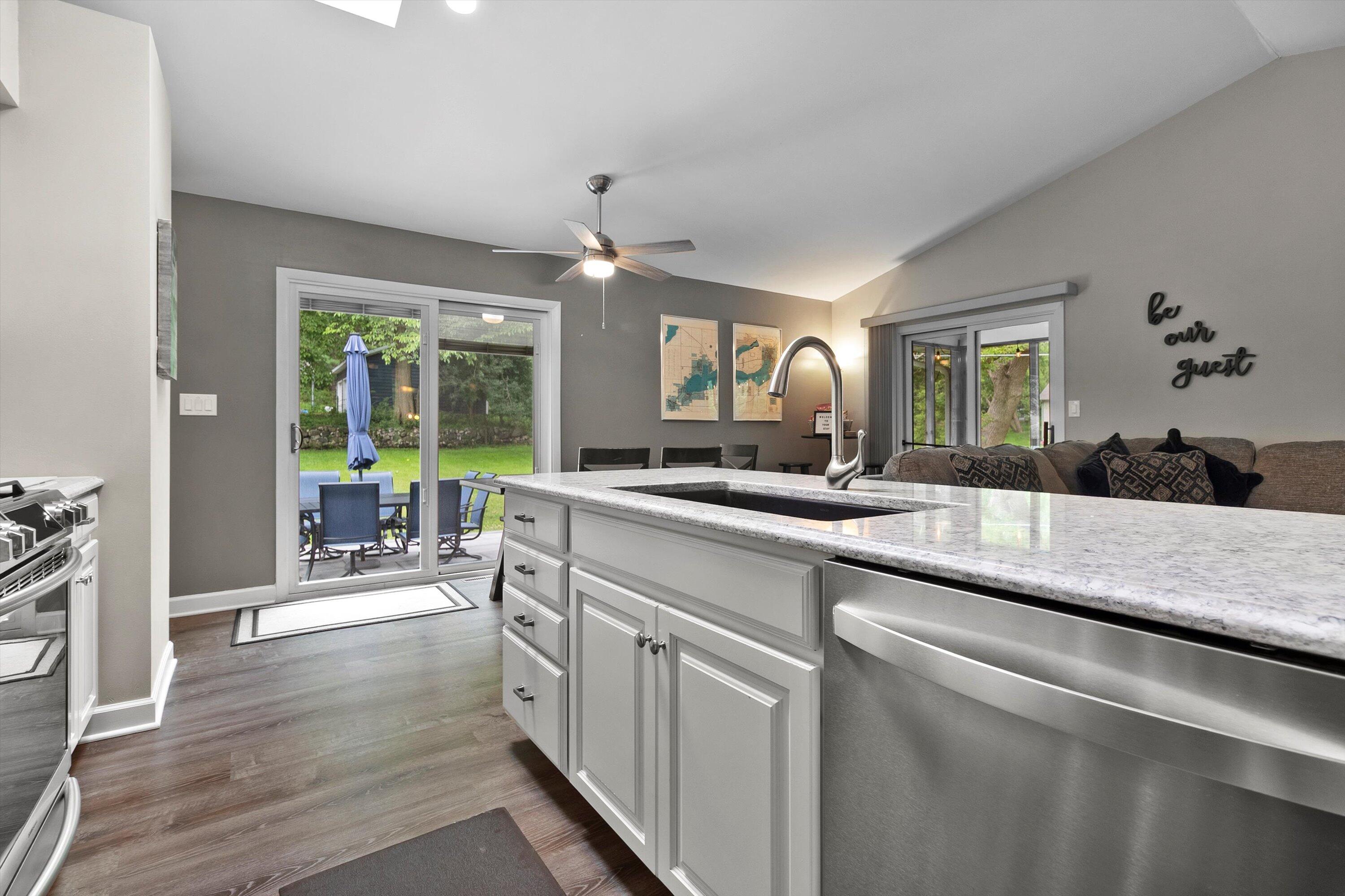 Wisconsin Lake Home for sale (MLS#: 1930876) at 32 S Walworth Ave, in Williams Bay, Wisconsin. (13 of 33)