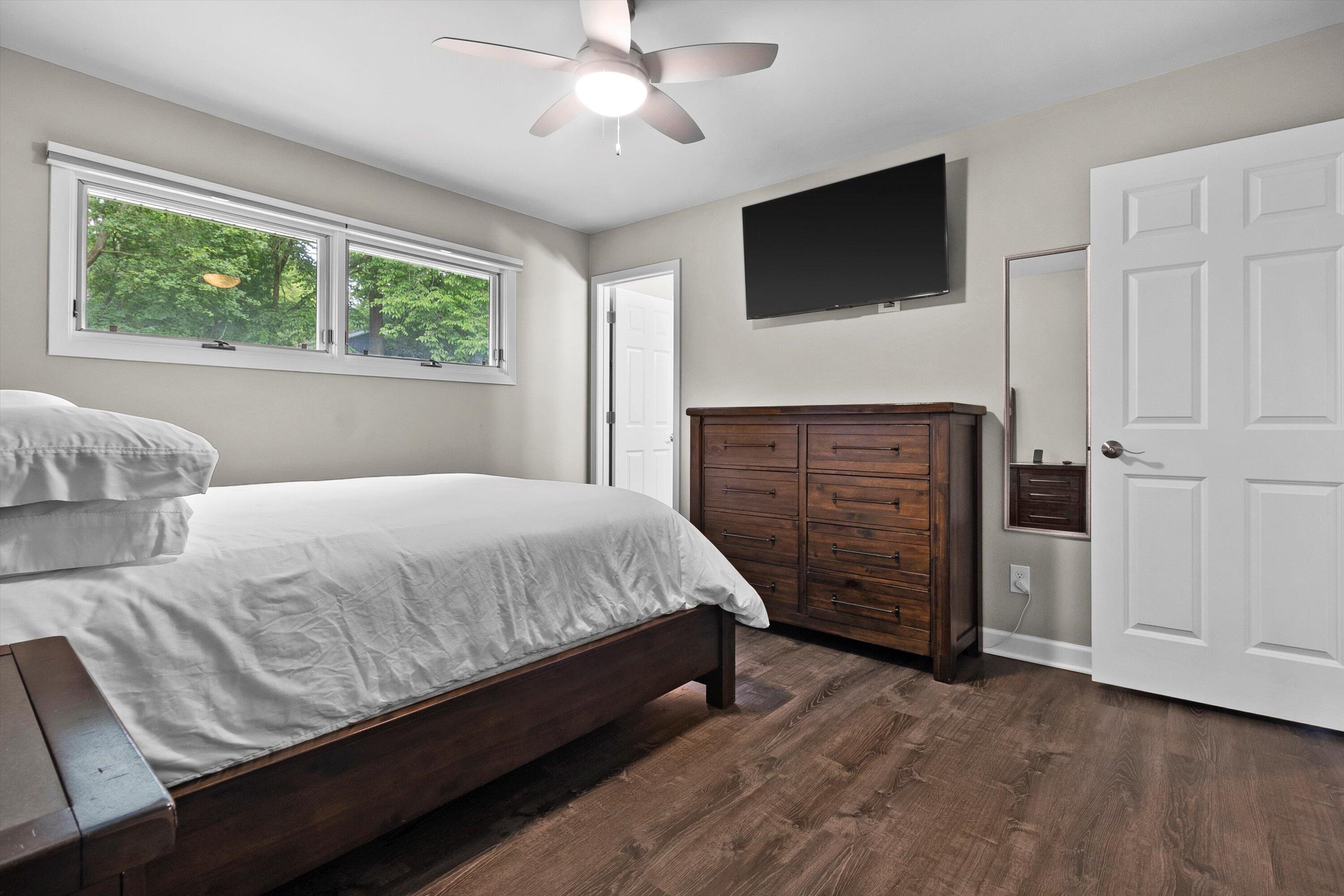 Wisconsin Lake Home for sale (MLS#: 1930876) at 32 S Walworth Ave, in Williams Bay, Wisconsin. (17 of 33)