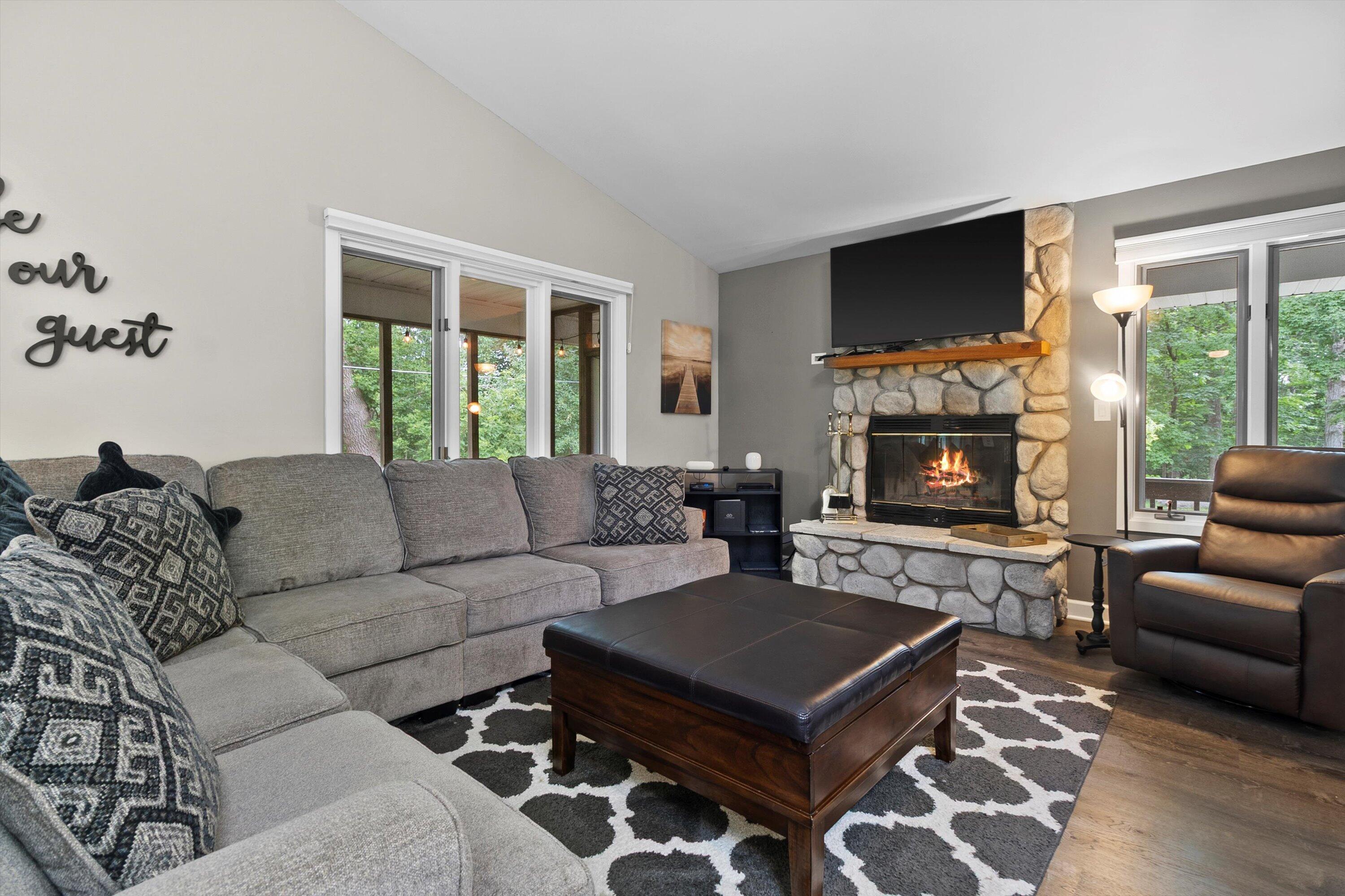 Wisconsin Lake Home for sale (MLS#: 1930876) at 32 S Walworth Ave, in Williams Bay, Wisconsin. (5 of 33)