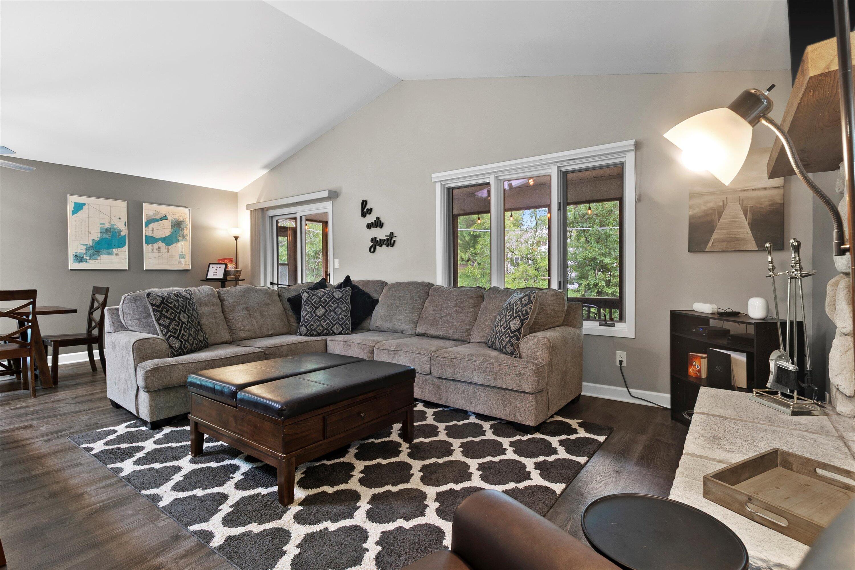 Wisconsin Lake Home for sale (MLS#: 1930876) at 32 S Walworth Ave, in Williams Bay, Wisconsin. (6 of 33)