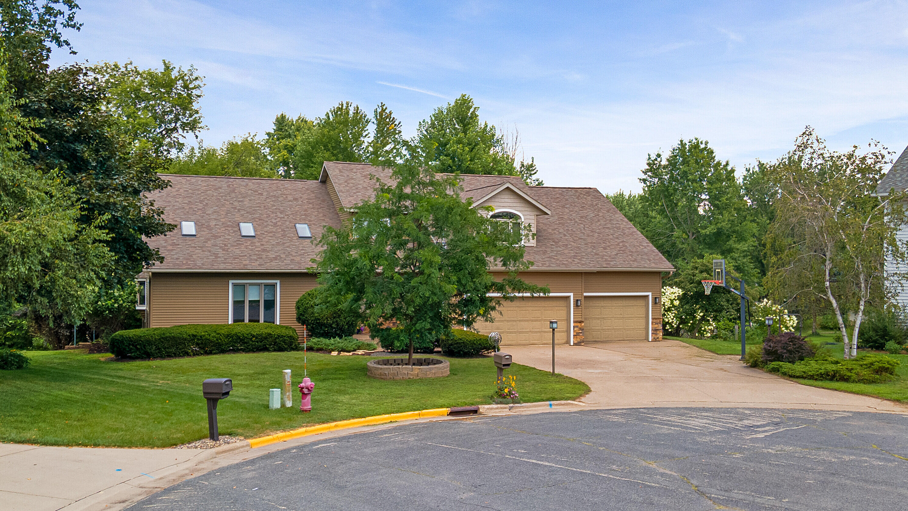 Wisconsin Lake Home for sale (MLS#: 1931067) at 715  Lee Dr, in West Salem, Wisconsin. (2 of 53)