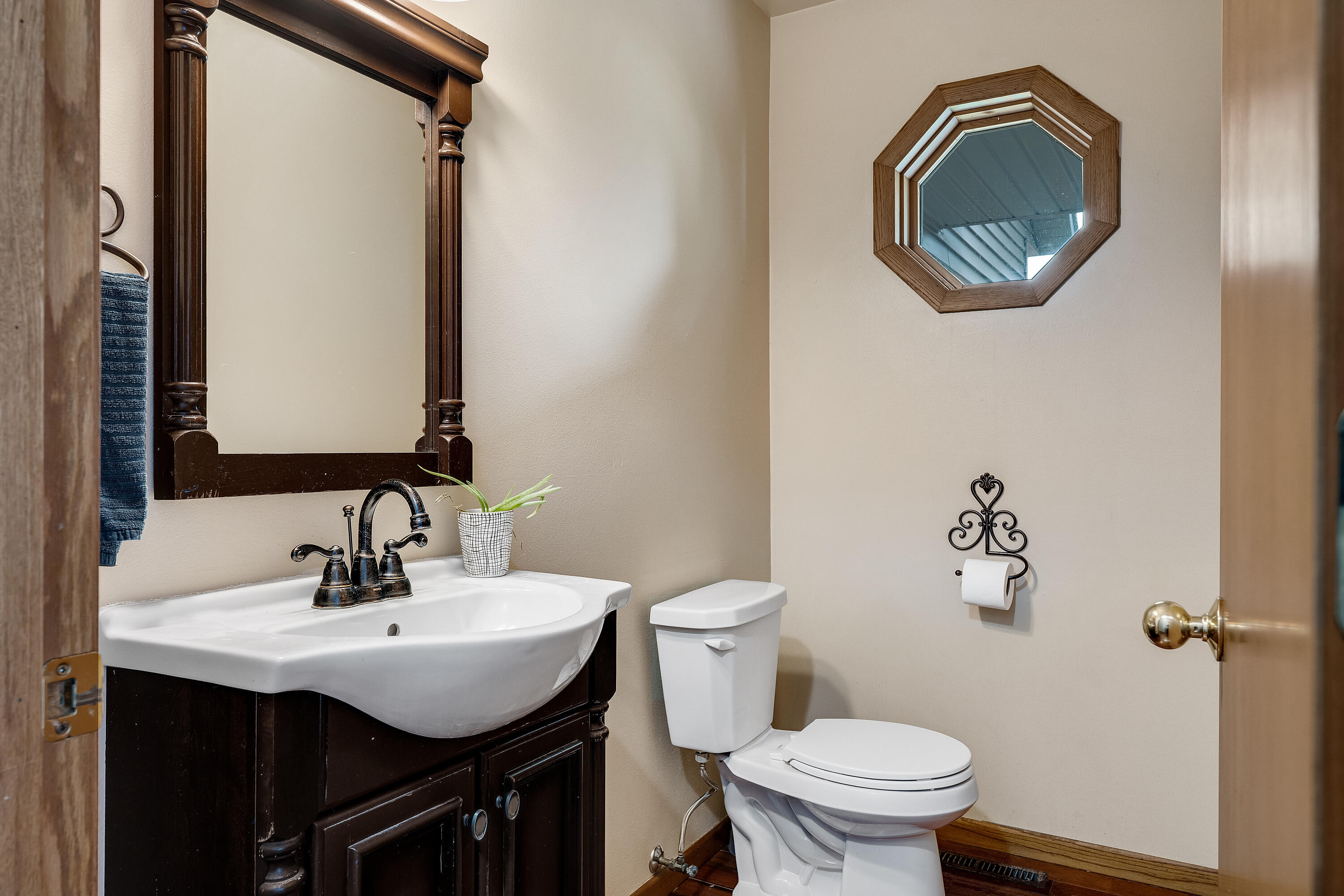 Wisconsin Lake Home for sale (MLS#: 1931067) at 715  Lee Dr, in West Salem, Wisconsin. (13 of 53)