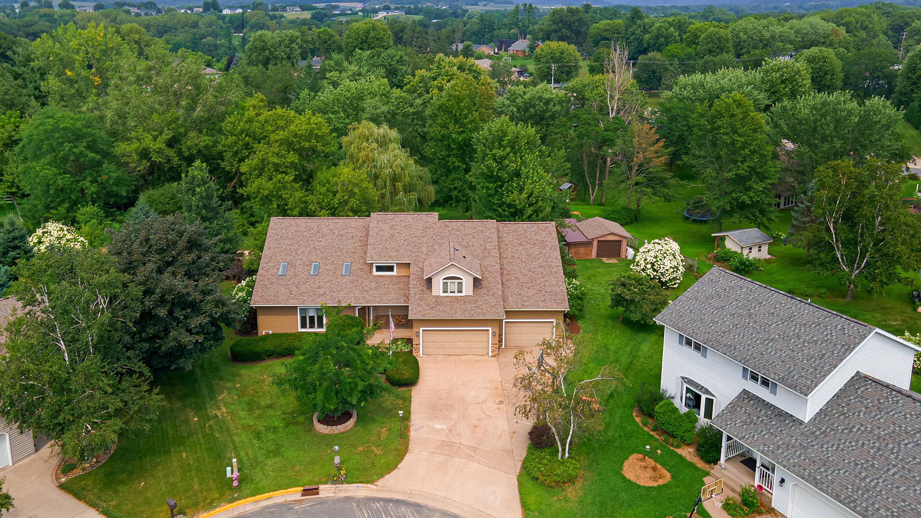 Wisconsin Lake Home for sale (MLS#: 1931067) at 715  Lee Dr, in West Salem, Wisconsin. (3 of 53)