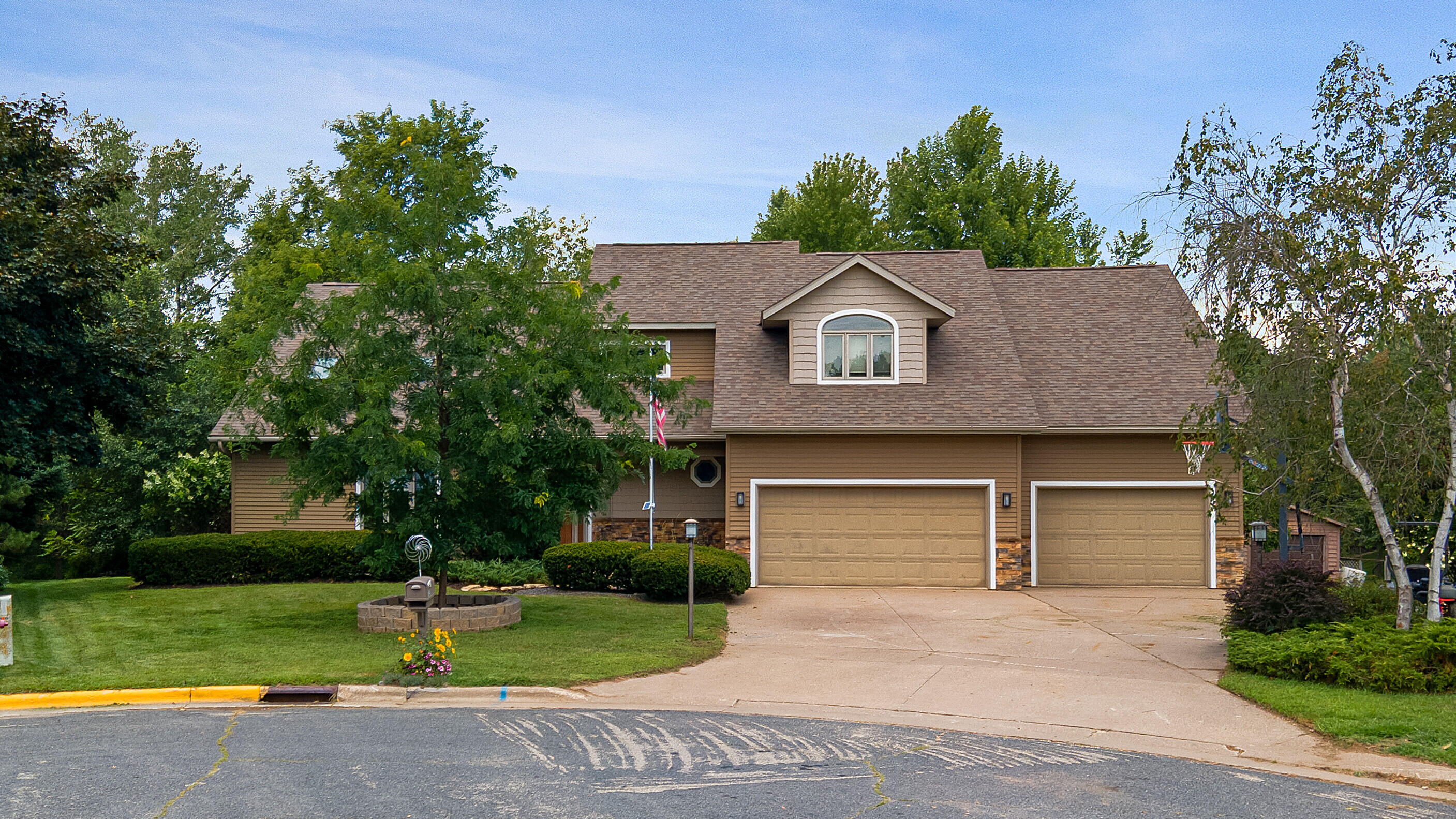 Wisconsin Lake Home for sale (MLS#: 1931067) at 715  Lee Dr, in West Salem, Wisconsin. (32 of 53)