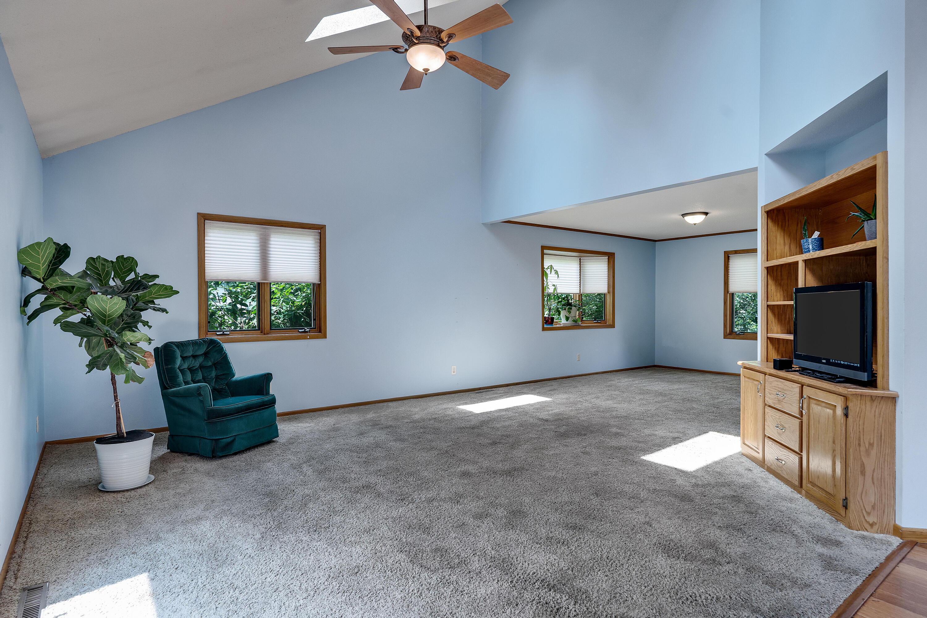 Wisconsin Lake Home for sale (MLS#: 1931067) at 715  Lee Dr, in West Salem, Wisconsin. (6 of 53)