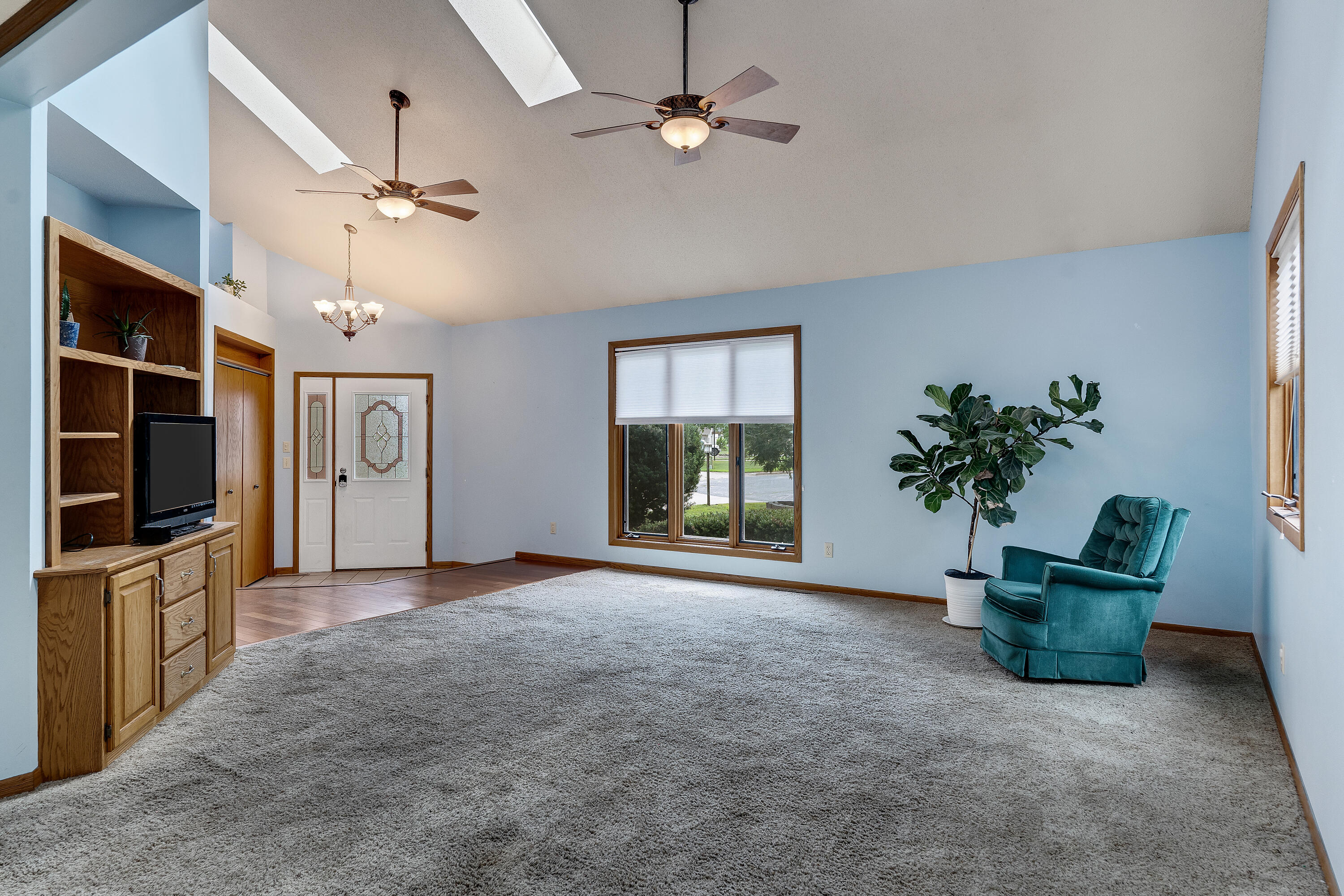 Wisconsin Lake Home for sale (MLS#: 1931067) at 715  Lee Dr, in West Salem, Wisconsin. (7 of 53)