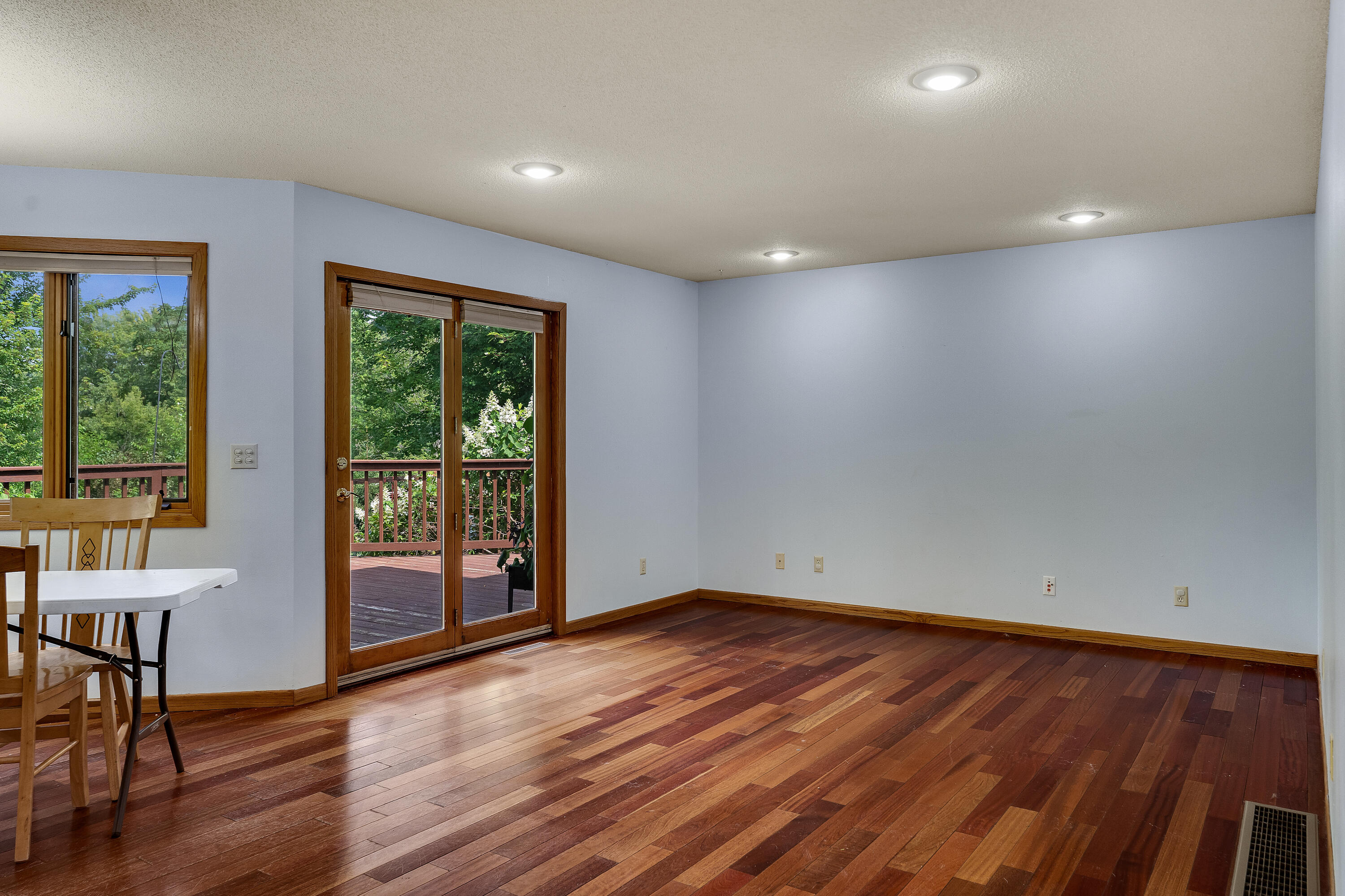 Wisconsin Lake Home for sale (MLS#: 1931067) at 715  Lee Dr, in West Salem, Wisconsin. (10 of 53)