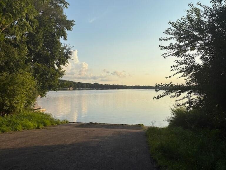 Wisconsin Lake Home for sale (MLS#: 1931176) at W1306 N Blue Spring Lake Dr, in Palmyra, Wisconsin. (19 of 20)