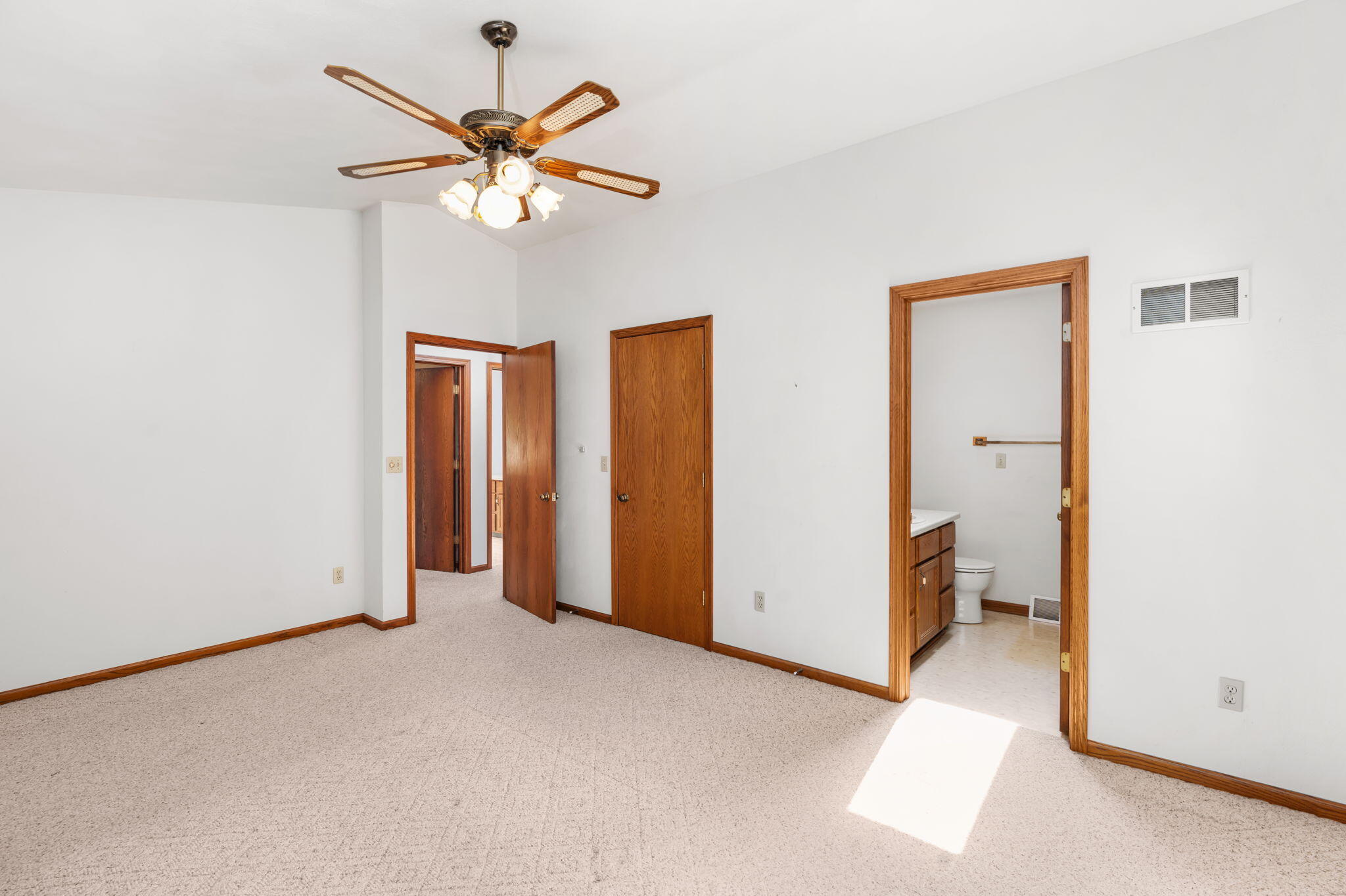Wisconsin Lake Home for sale (MLS#: 1931303) at N2981 E Little Green Rd, in Green Lake, Wisconsin. (15 of 39)