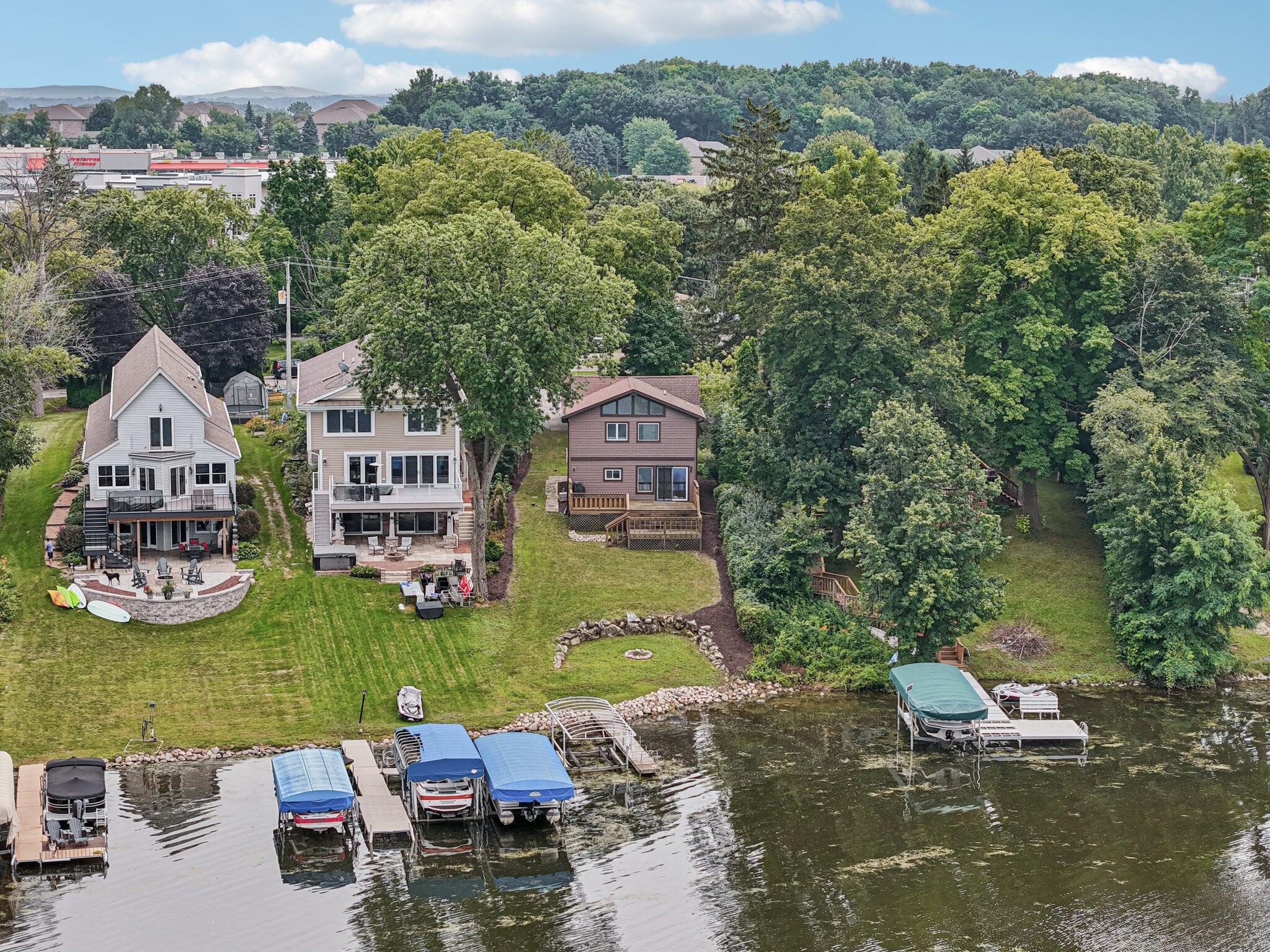 Wisconsin Lake Home for sale (MLS#: 1931334) at S73W17268  LAKE Dr, in Muskego, Wisconsin. (2 of 53)