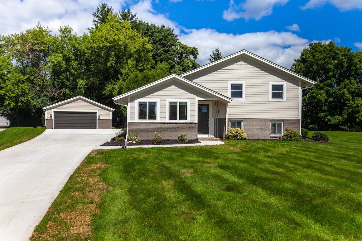 Wisconsin Lake Home for sale (MLS#: 1931572) at N20W28282  Oakton Rd, in Delafield, Wisconsin. (2 of 40)