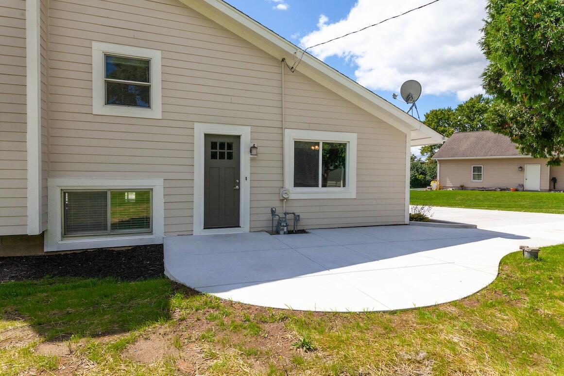 Wisconsin Lake Home for sale (MLS#: 1931572) at N20W28282  Oakton Rd, in Delafield, Wisconsin. (11 of 40)