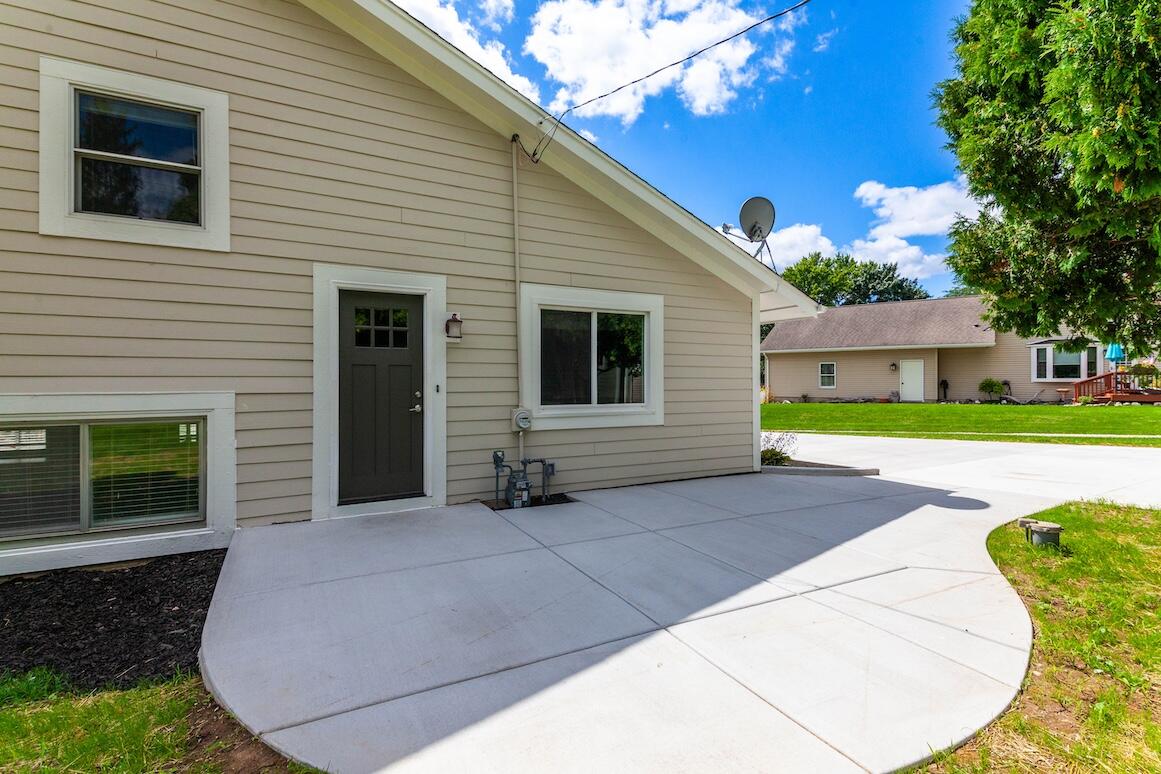 Wisconsin Lake Home for sale (MLS#: 1931572) at N20W28282  Oakton Rd, in Delafield, Wisconsin. (12 of 40)