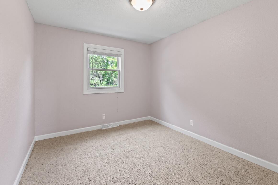 Wisconsin Lake Home for sale (MLS#: 1931572) at N20W28282  Oakton Rd, in Delafield, Wisconsin. (29 of 40)