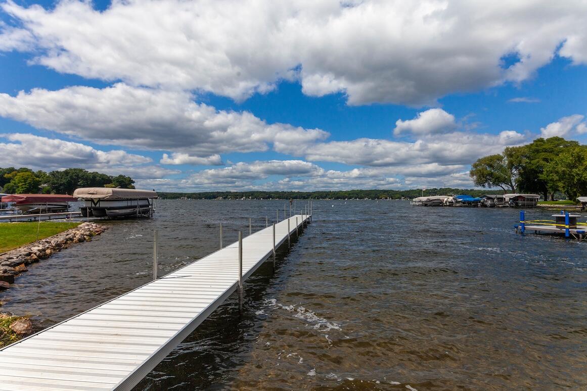 Wisconsin Lake Home for sale (MLS#: 1931572) at N20W28282  Oakton Rd, in Delafield, Wisconsin. (39 of 40)