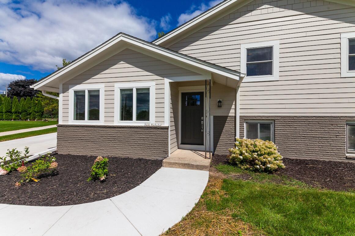 Wisconsin Lake Home for sale (MLS#: 1931572) at N20W28282  Oakton Rd, in Delafield, Wisconsin. (7 of 40)