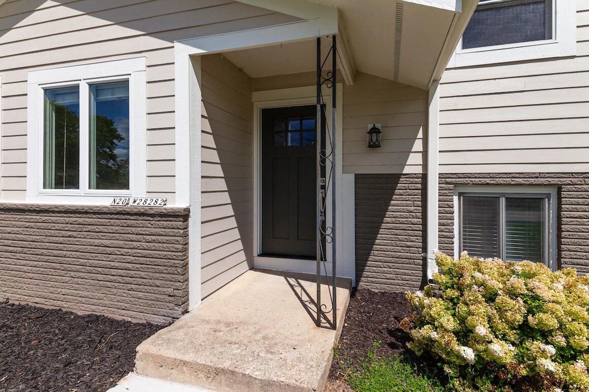 Wisconsin Lake Home for sale (MLS#: 1931572) at N20W28282  Oakton Rd, in Delafield, Wisconsin. (8 of 40)
