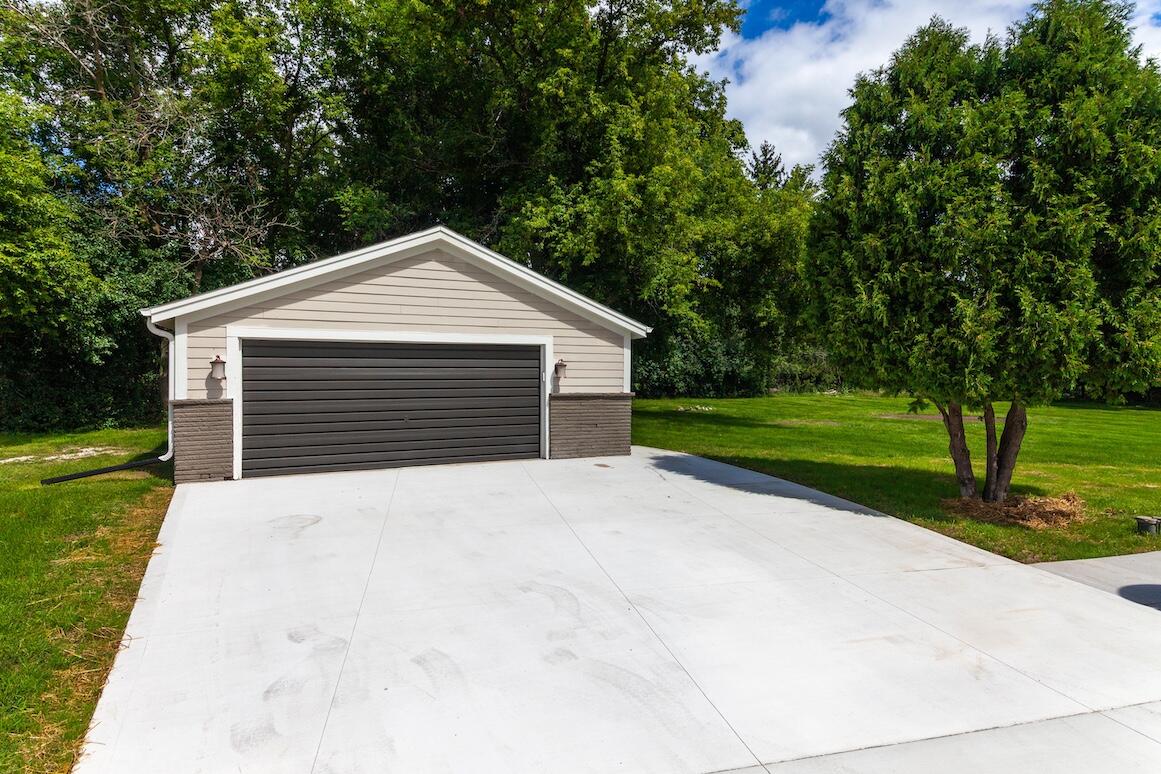 Wisconsin Lake Home for sale (MLS#: 1931572) at N20W28282  Oakton Rd, in Delafield, Wisconsin. (9 of 40)