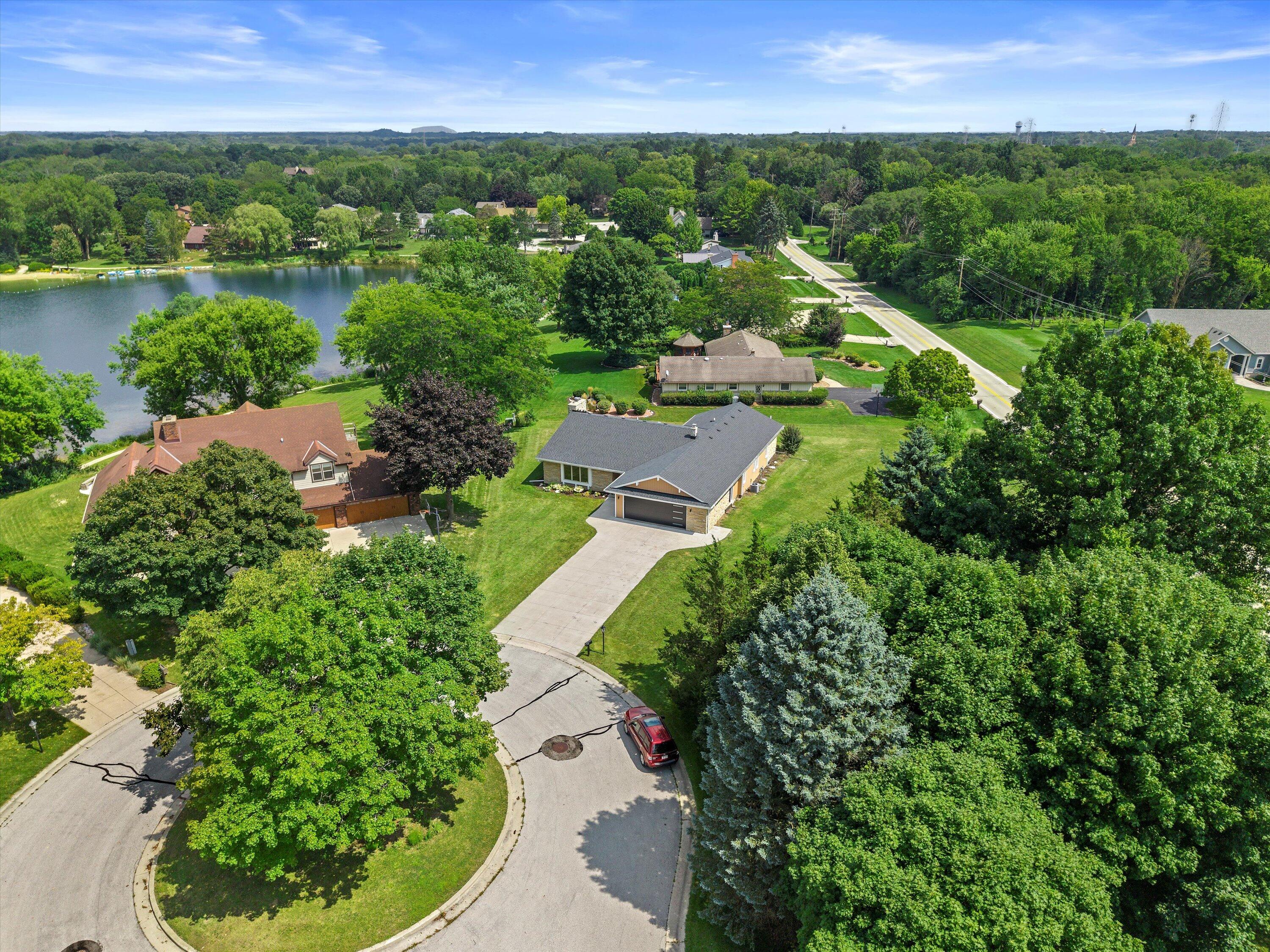 Wisconsin Lake Home for sale (MLS#: 1931688) at S76W12739  Cambridge Ct, in Muskego, Wisconsin. (3 of 62)