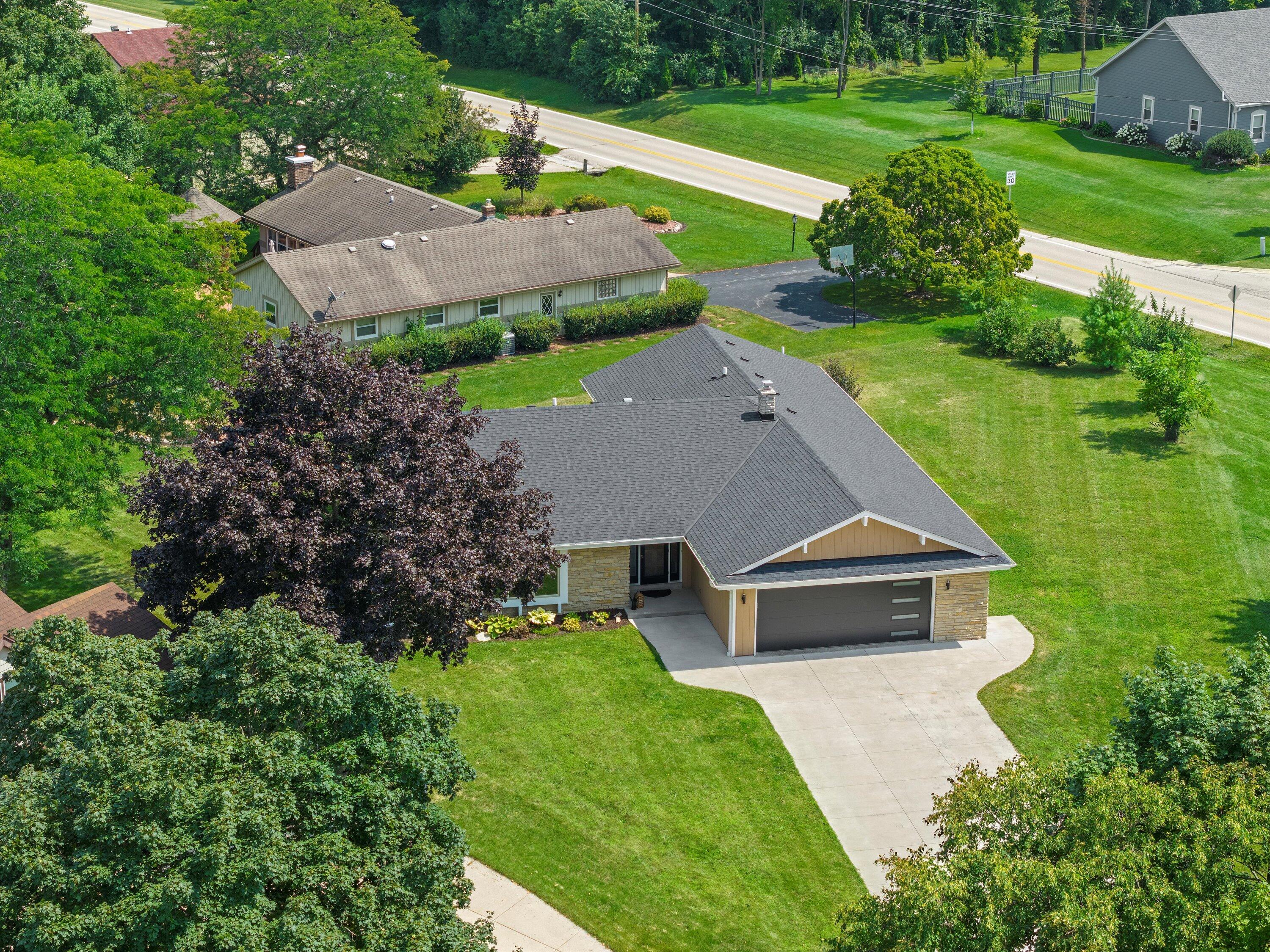 Wisconsin Lake Home for sale (MLS#: 1931688) at S76W12739  Cambridge Ct, in Muskego, Wisconsin. (4 of 62)