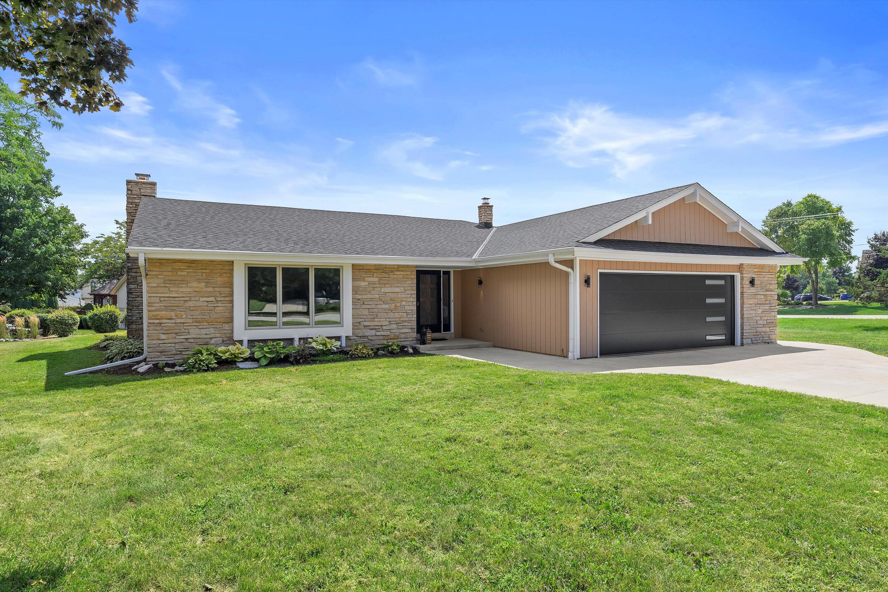 Wisconsin Lake Home for sale (MLS#: 1931688) at S76W12739  Cambridge Ct, in Muskego, Wisconsin. (5 of 62)