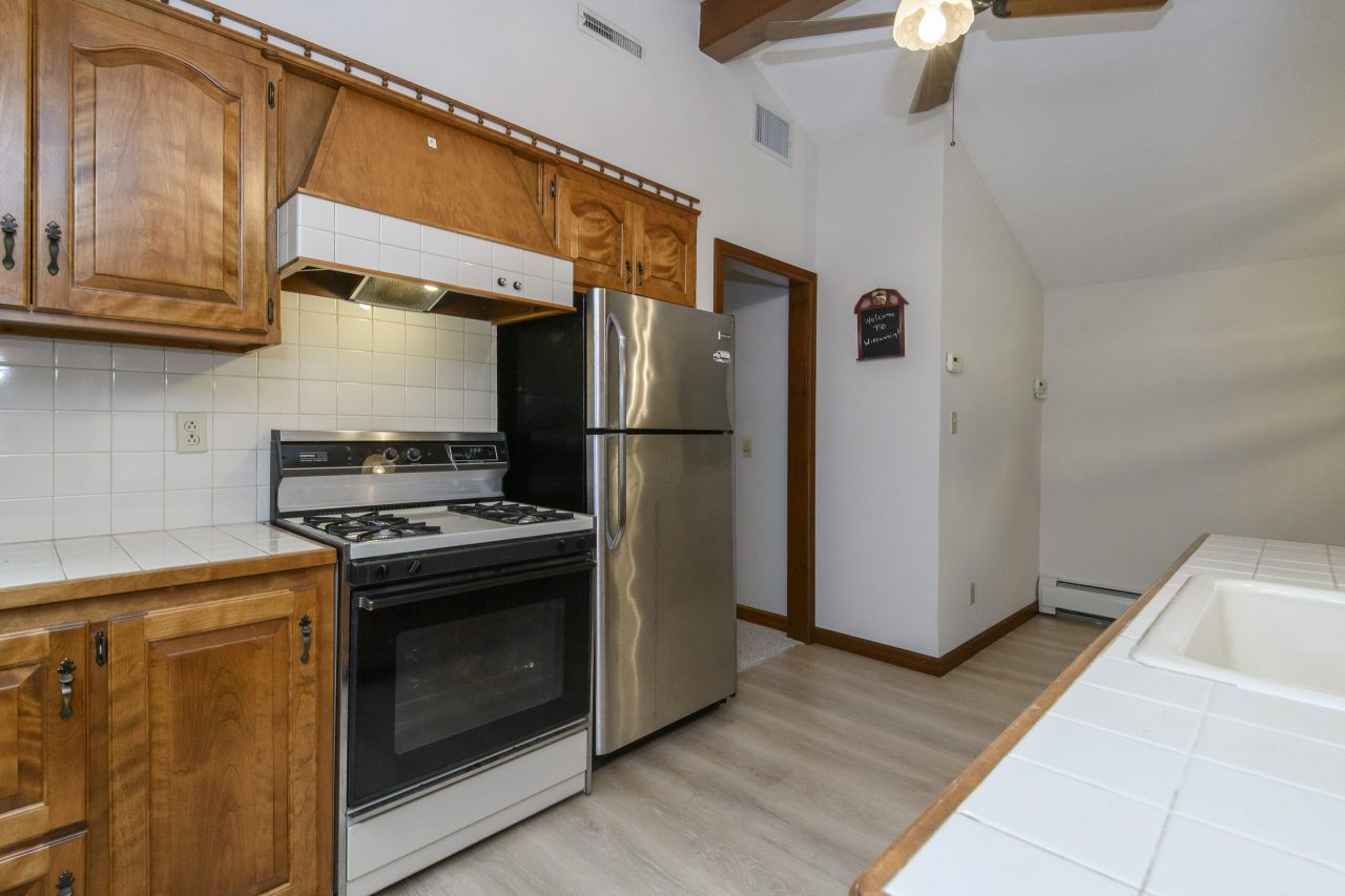 Wisconsin Lake Home for sale (MLS#: 1931801) at W302S10167  Oconee Dr, in Mukwonago, Wisconsin. (11 of 49)