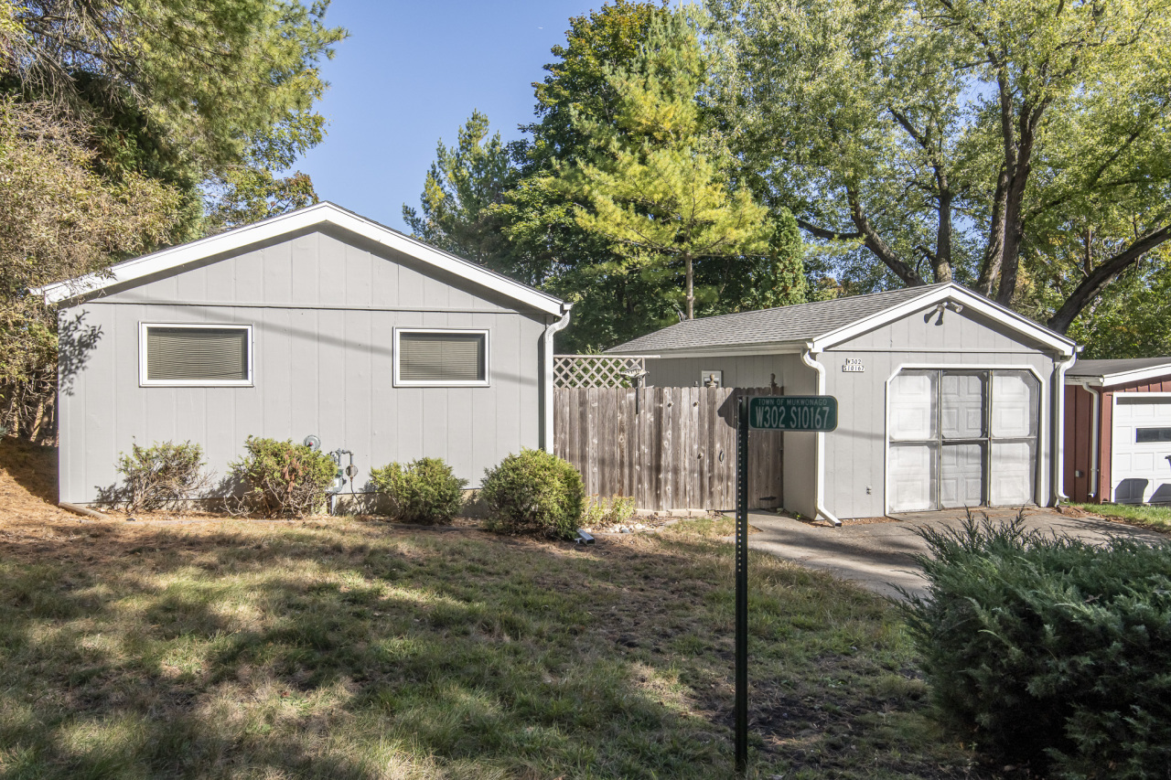 Wisconsin Lake Home for sale (MLS#: 1931801) at W302S10167  Oconee Dr, in Mukwonago, Wisconsin. (26 of 49)