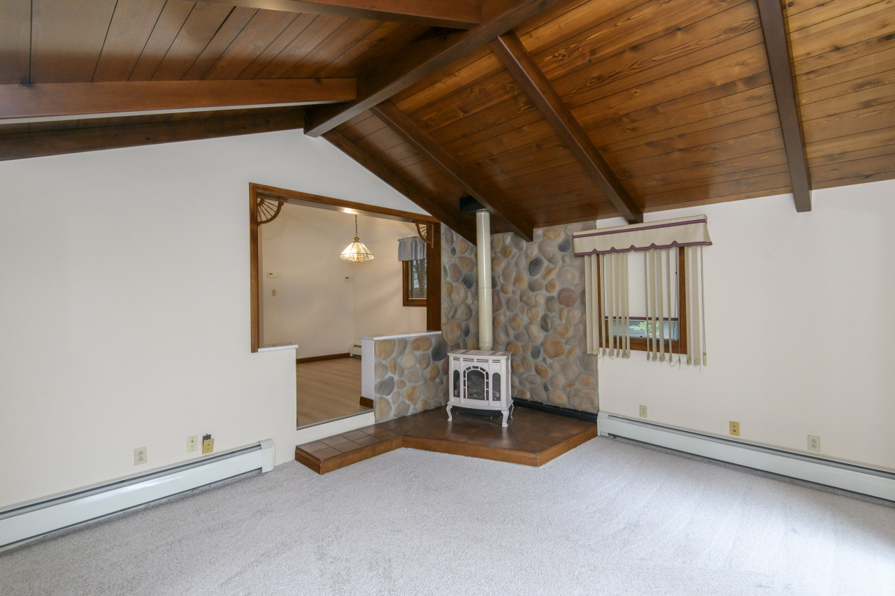 Wisconsin Lake Home for sale (MLS#: 1931801) at W302S10167  Oconee Dr, in Mukwonago, Wisconsin. (6 of 49)