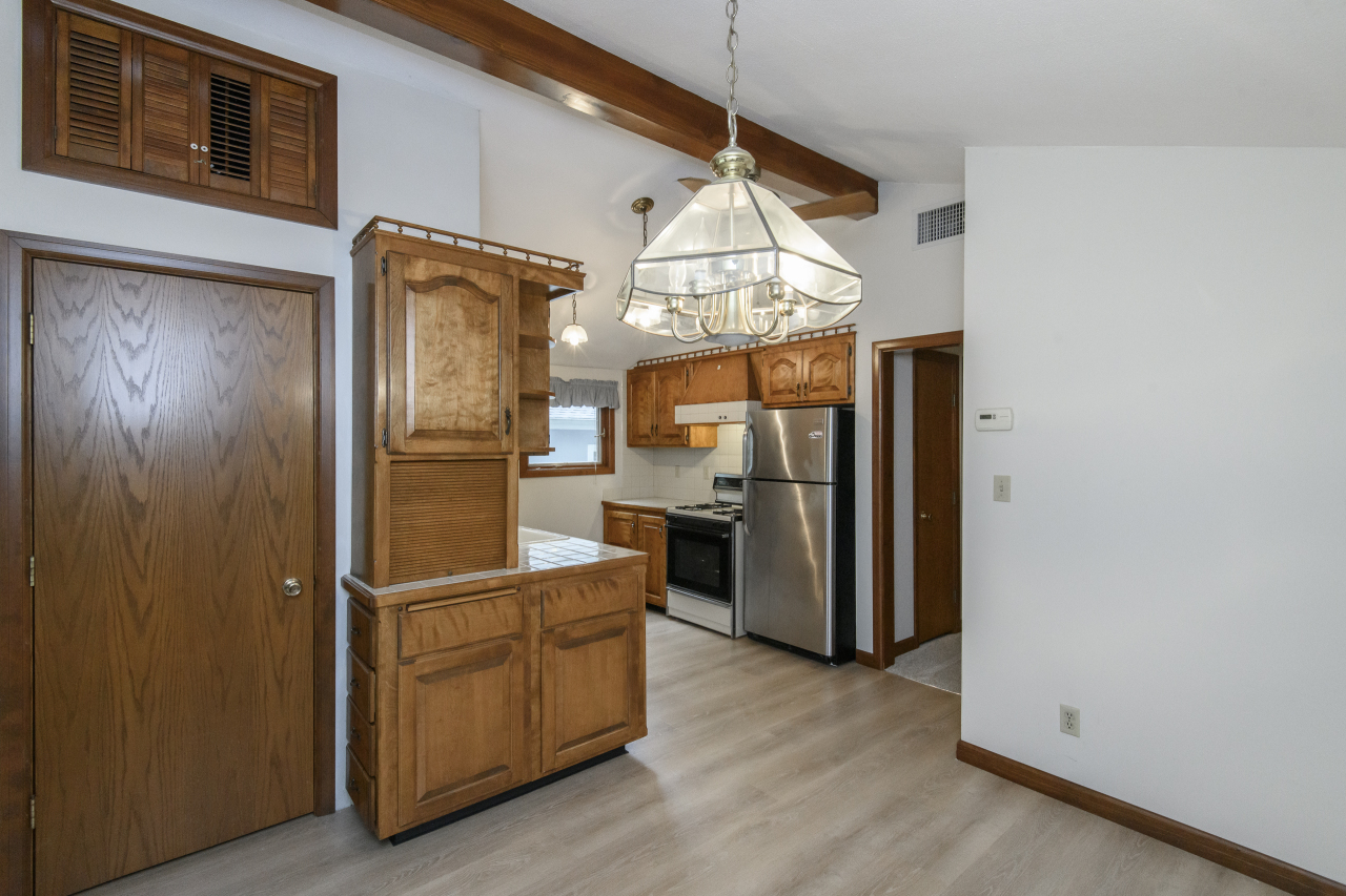Wisconsin Lake Home for sale (MLS#: 1931801) at W302S10167  Oconee Dr, in Mukwonago, Wisconsin. (9 of 49)