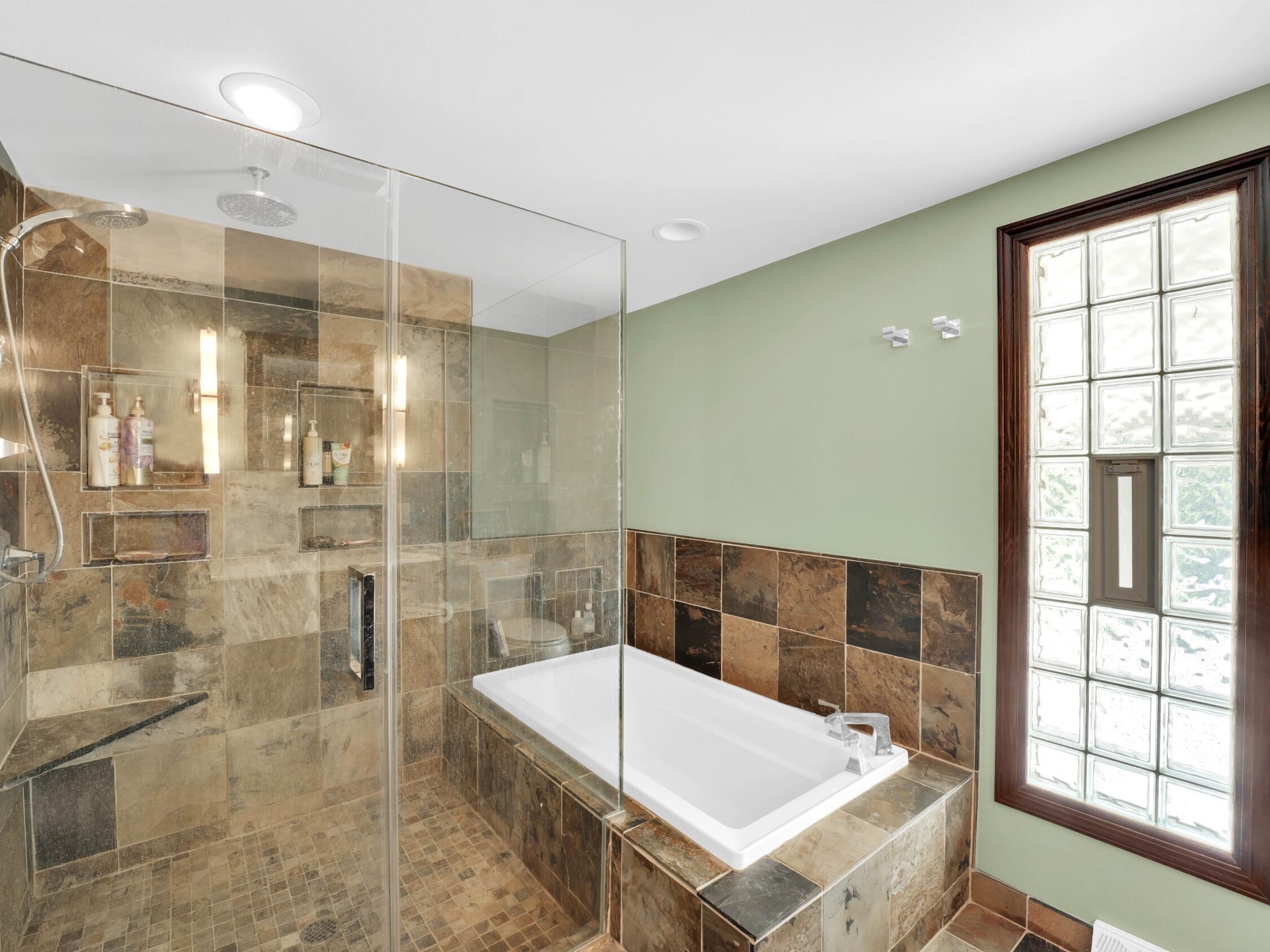 Wisconsin Lake Home for sale (MLS#: 1931871) at W989  Miramar Dr, in East Troy, Wisconsin. (21 of 38)