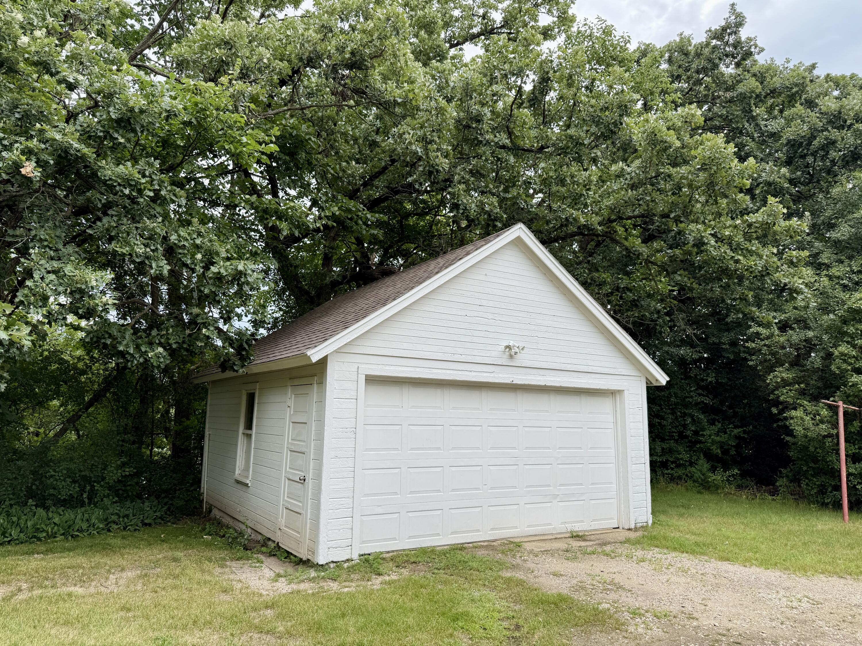 Wisconsin Lake Home for sale (MLS#: 1931987) at 148  Wolf Dr, in Dousman, Wisconsin. (22 of 26)