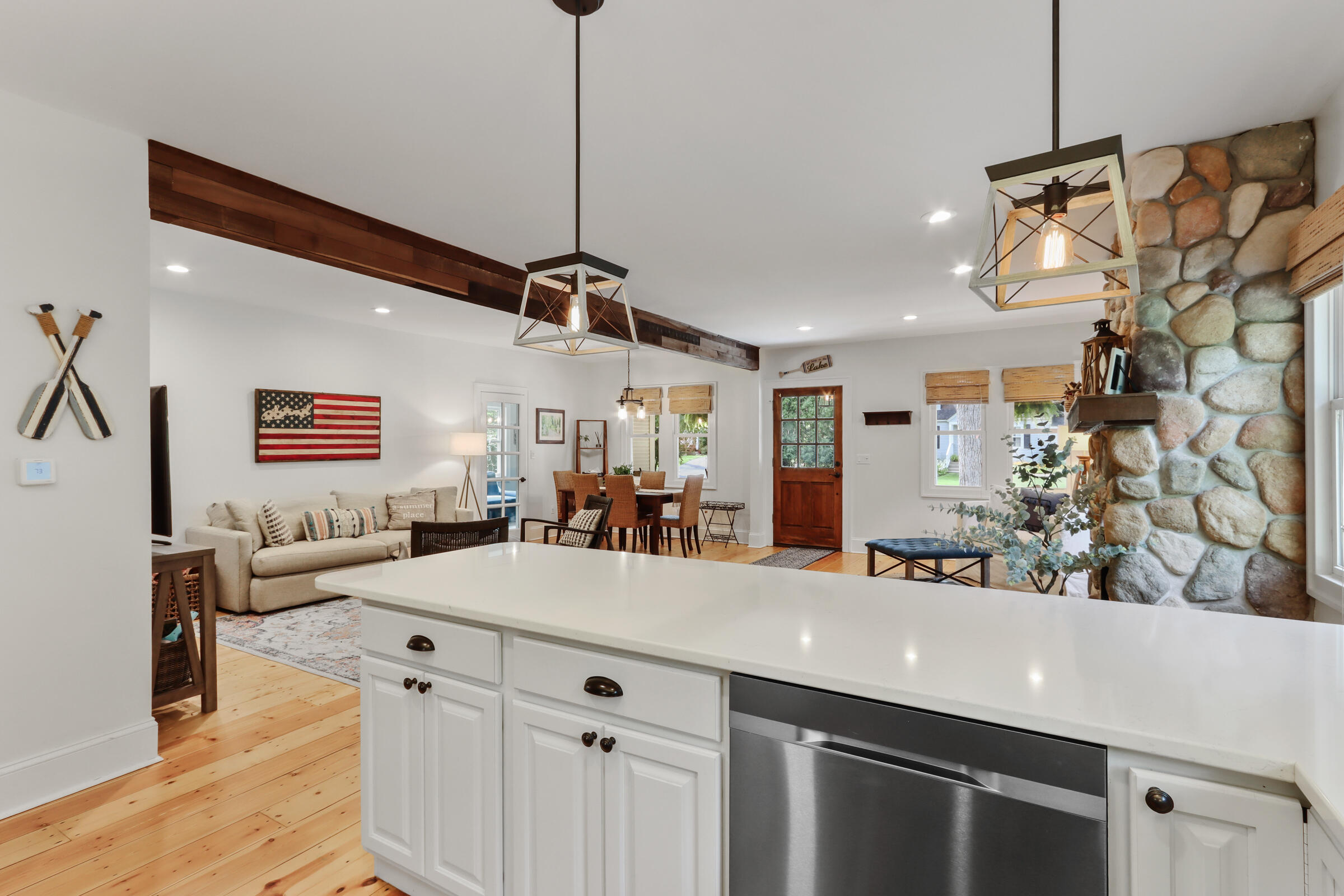 Wisconsin Lake Home for sale (MLS#: 1932034) at 5  Garfield Pkwy, in Williams Bay, Wisconsin. (13 of 52)