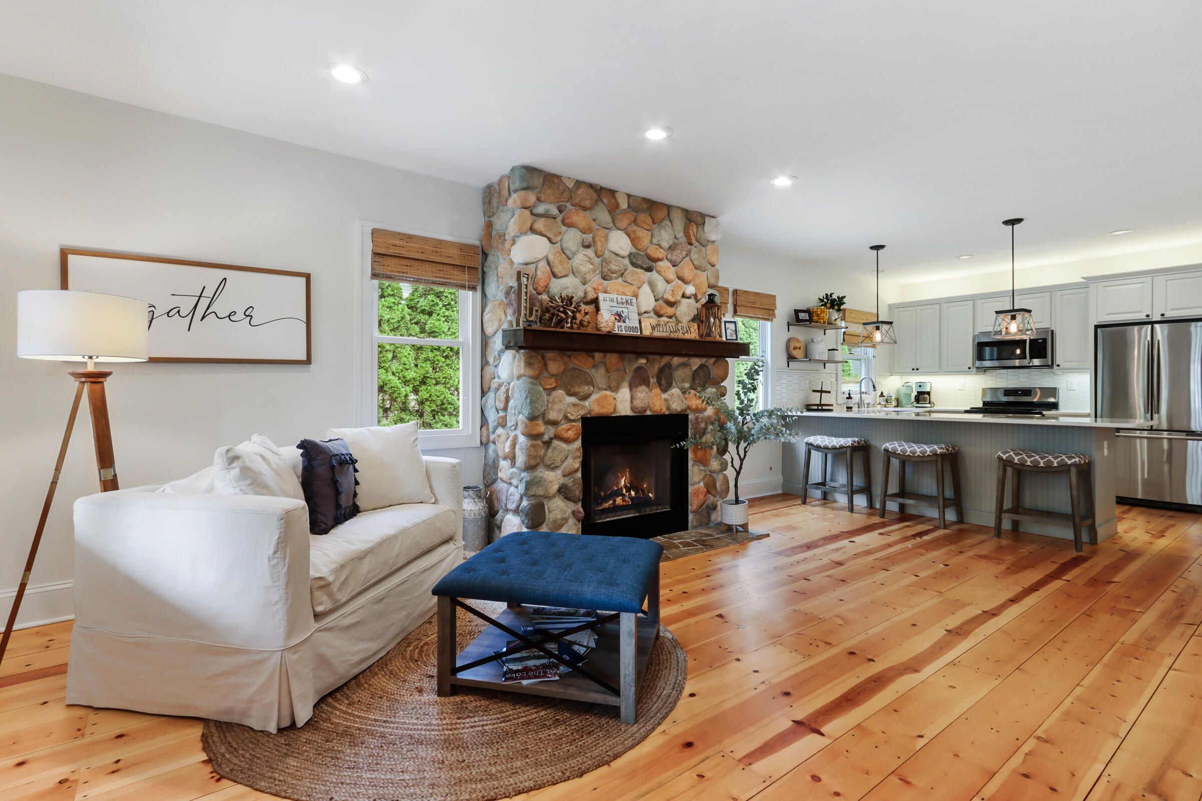 Wisconsin Lake Home for sale (MLS#: 1932034) at 5  Garfield Pkwy, in Williams Bay, Wisconsin. (3 of 52)