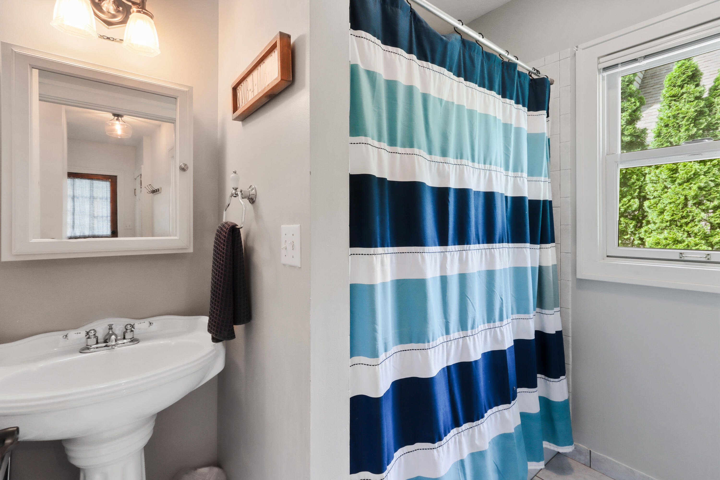 Wisconsin Lake Home for sale (MLS#: 1932034) at 5  Garfield Pkwy, in Williams Bay, Wisconsin. (26 of 52)
