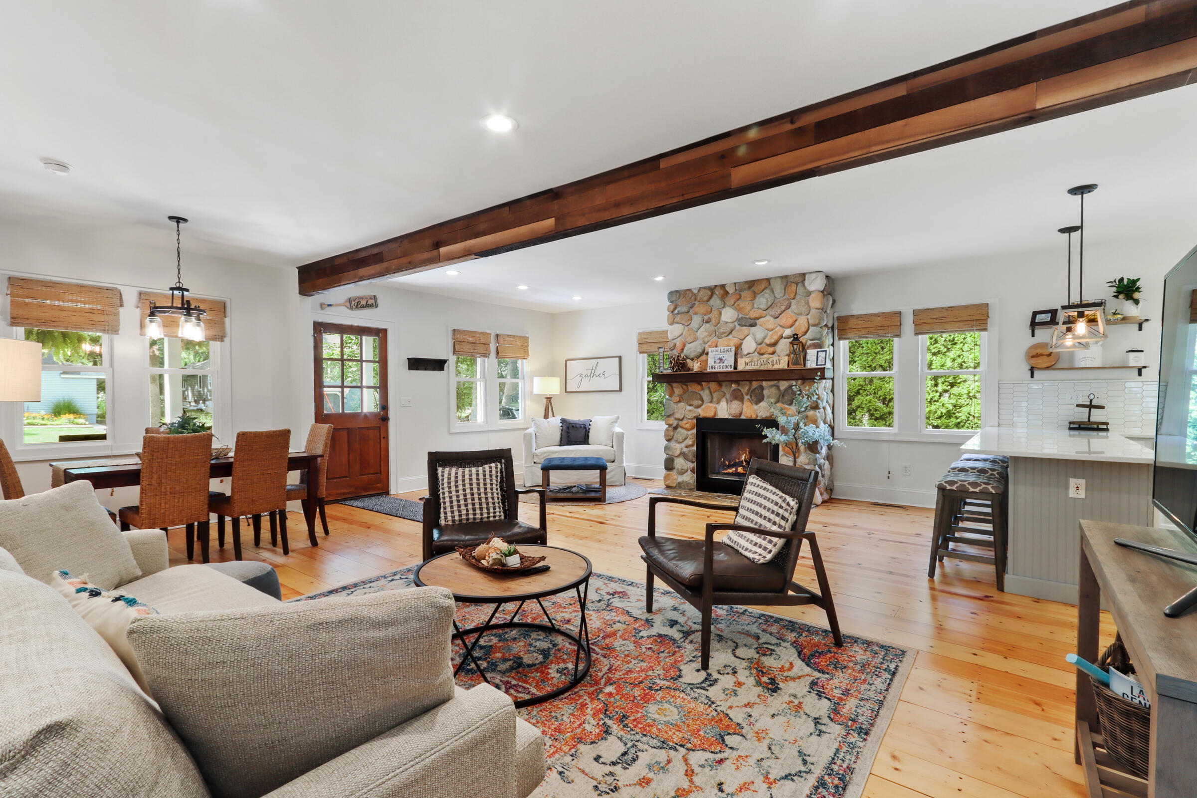 Wisconsin Lake Home for sale (MLS#: 1932034) at 5  Garfield Pkwy, in Williams Bay, Wisconsin. (8 of 52)