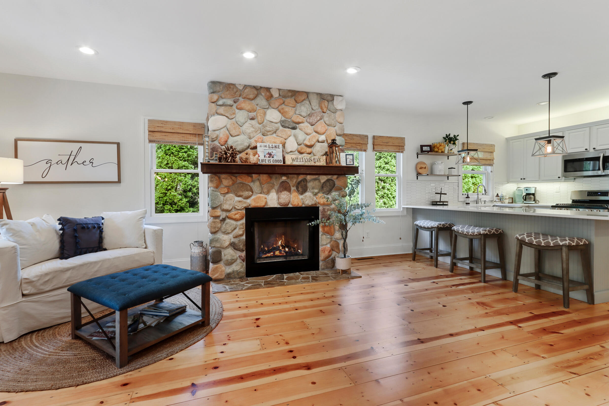 Wisconsin Lake Home for sale (MLS#: 1932034) at 5  Garfield Pkwy, in Williams Bay, Wisconsin. (9 of 52)