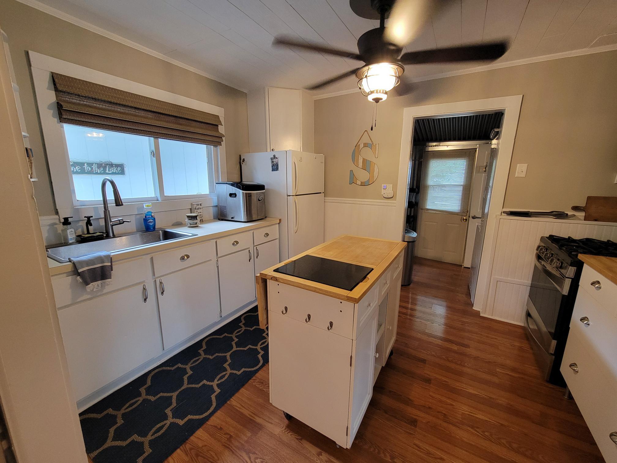 Wisconsin Lake Home for sale (MLS#: 1932181) at 1610  Jackson Park Dr, in Delavan, Wisconsin. (13 of 32)