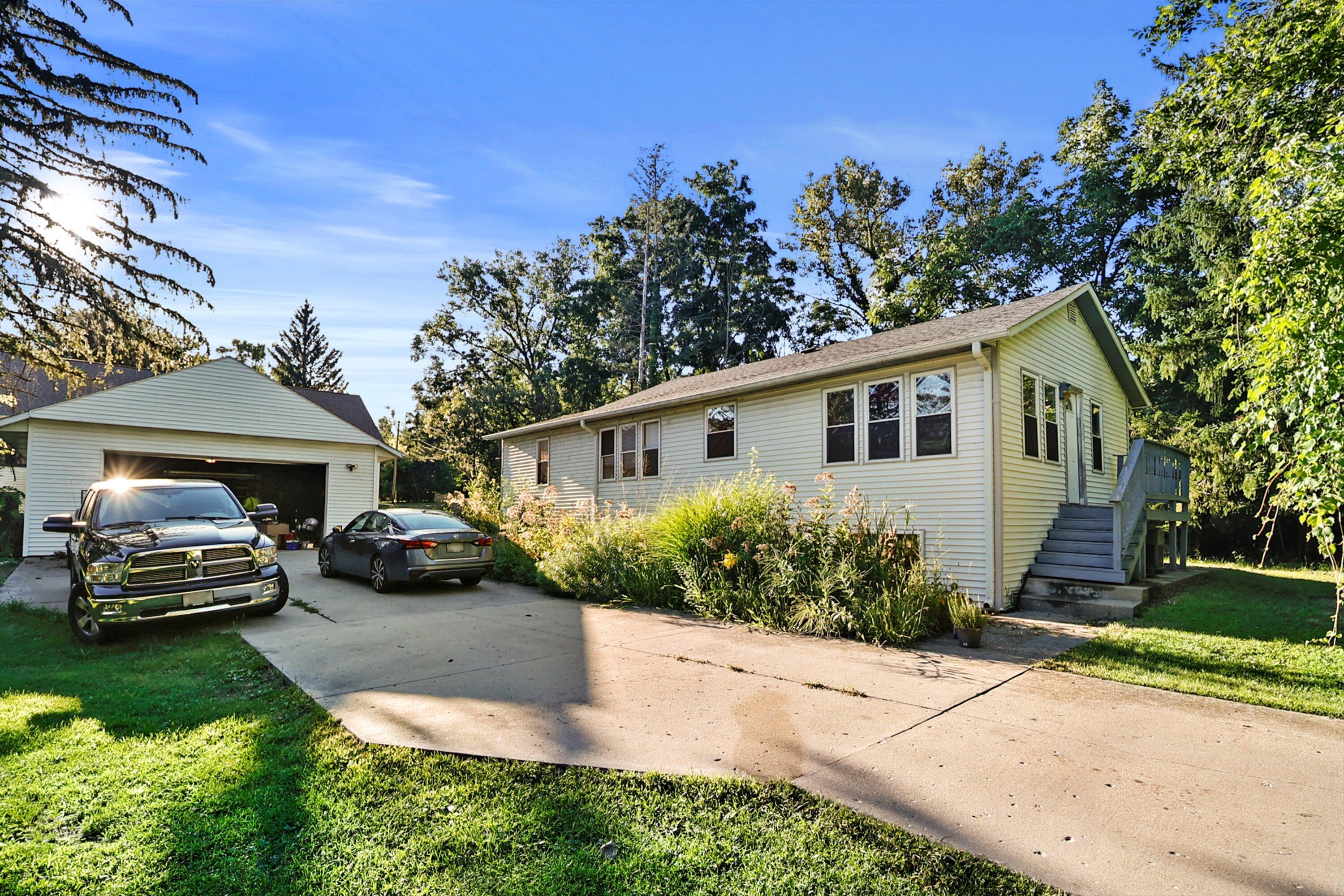 Wisconsin Lake Home for sale (MLS#: 1932191) at N3199  Hickory Rd, in Geneva, Wisconsin. (3 of 19)