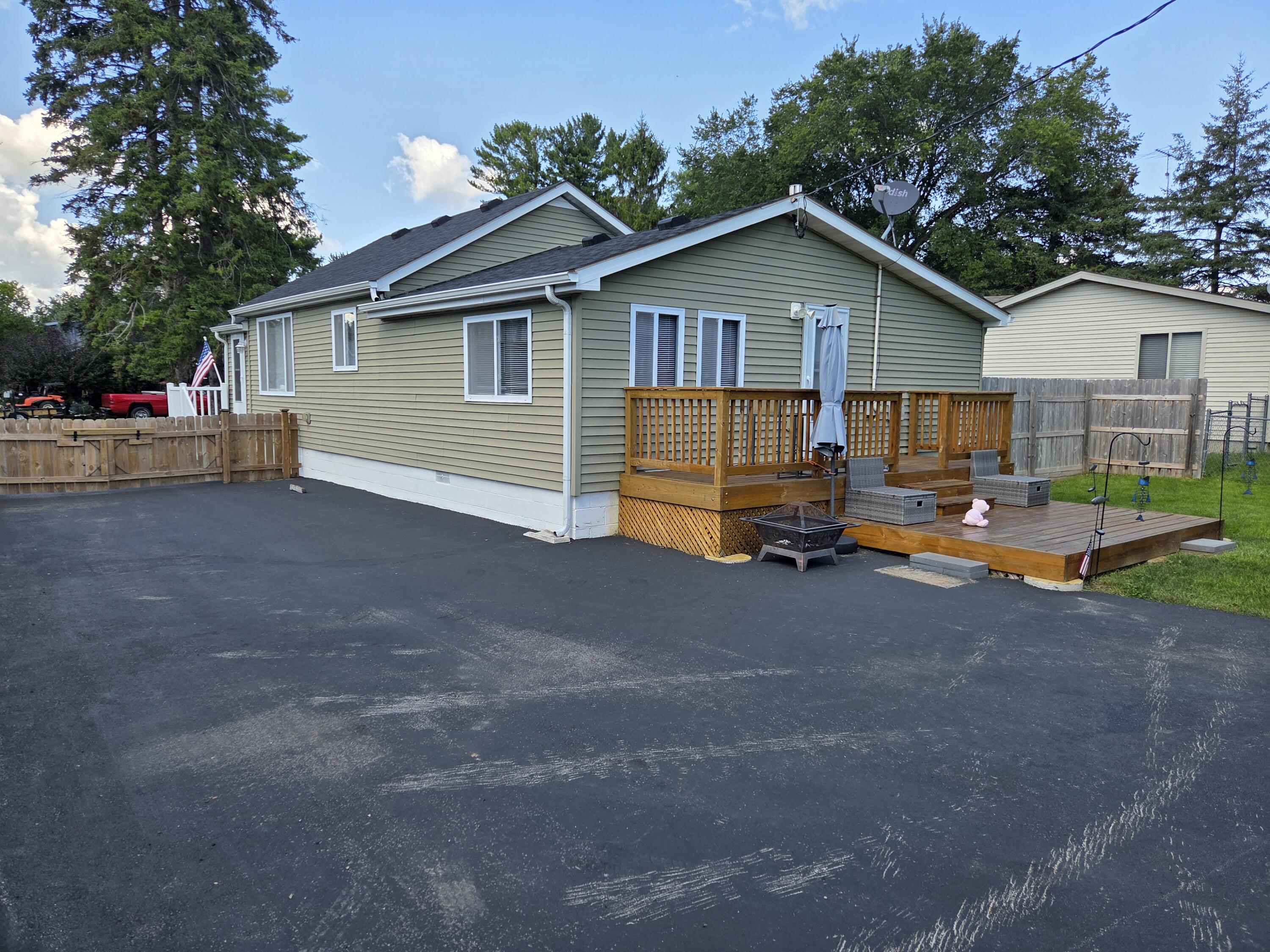 Wisconsin Lake Home for sale (MLS#: 1932622) at 2816  Mabie St, in Delavan, Wisconsin. (4 of 30)